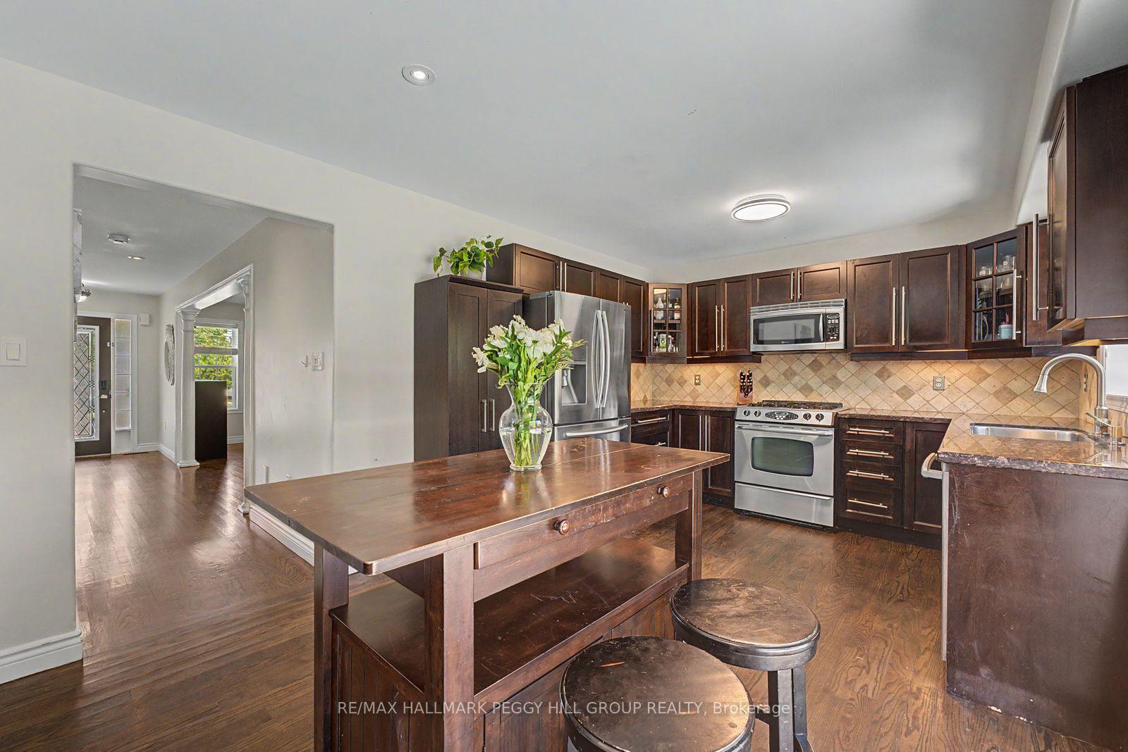 Photo 5 of 16 Blackbird Lane, Barrie, 400 West — HOMEH