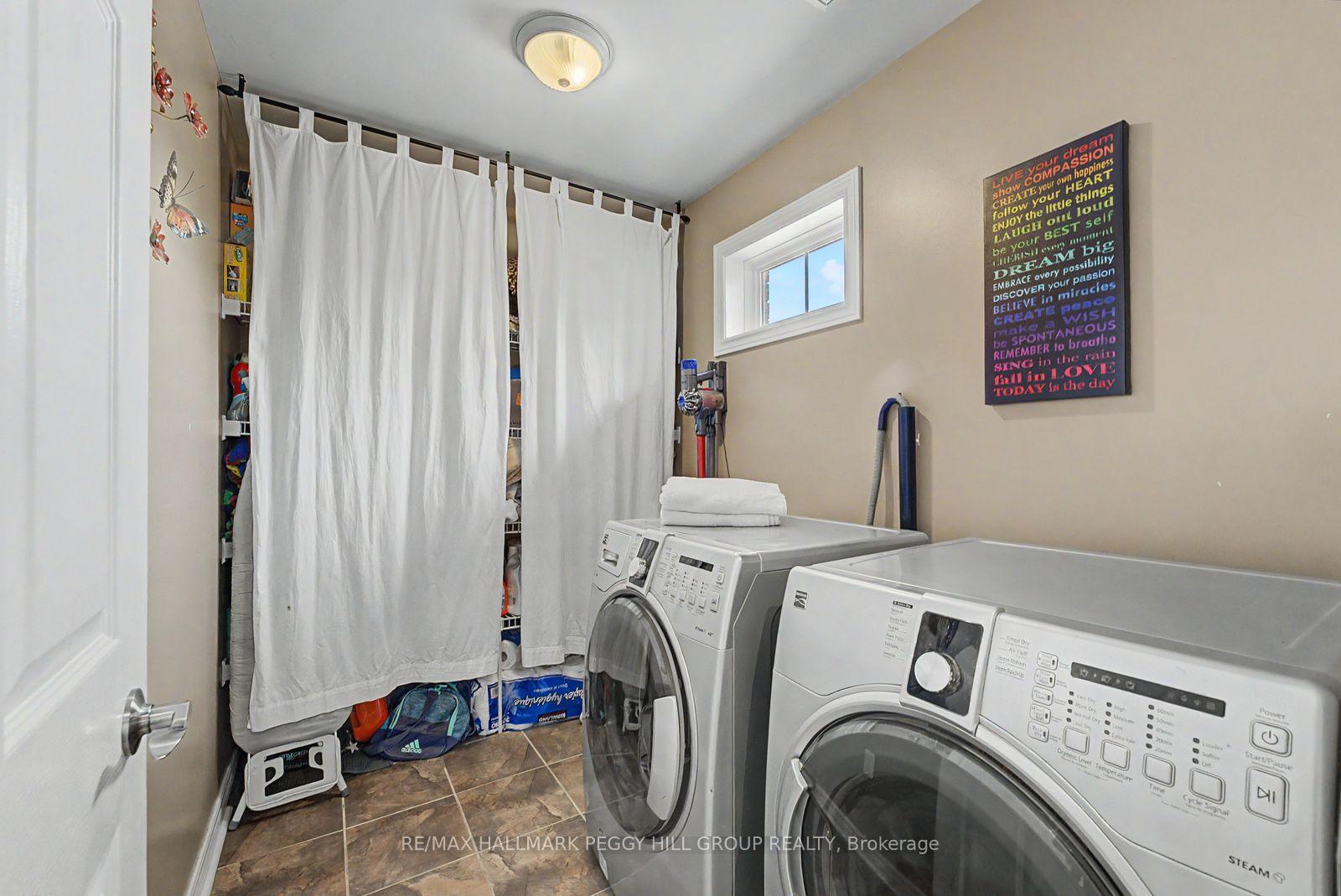 Photo 18 of 16 Blackbird Lane, Barrie, 400 West — HOMEH