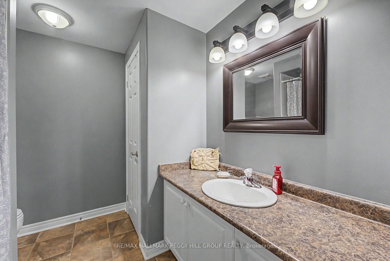Photo 20 of 16 Blackbird Lane, Barrie, 400 West — HOMEH