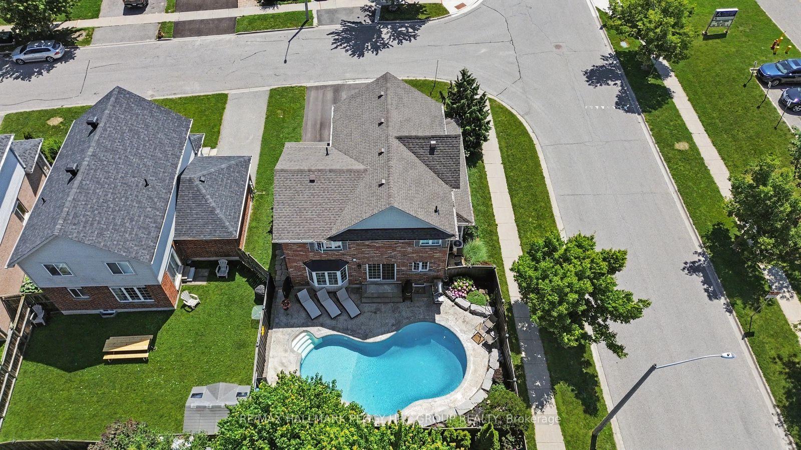 Photo 22 of 16 Blackbird Lane, Barrie, 400 West — HOMEH