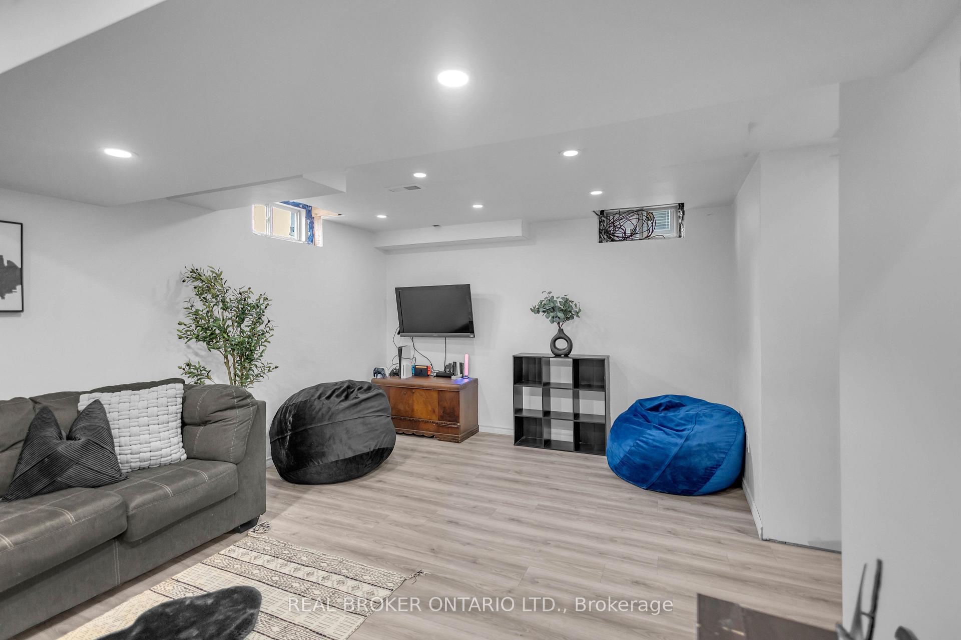 Photo 33 of 26 Baker Lane, Brant, Paris — HOMEH