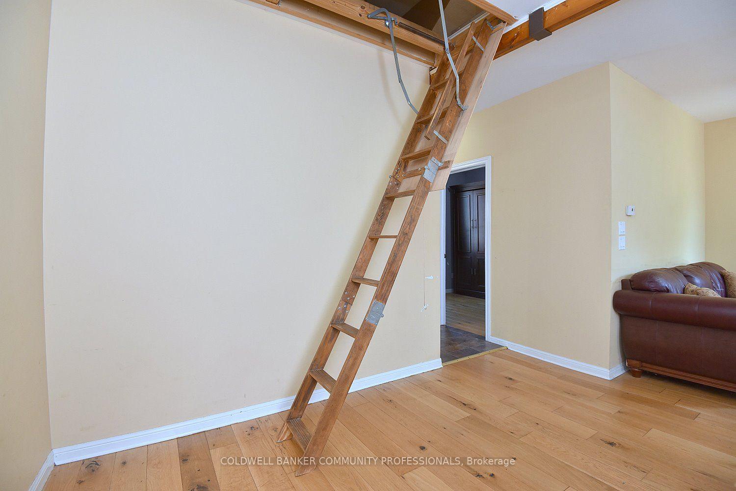 Photo 19 of 180 Province Street N, Hamilton, Crown Point — HOMEH