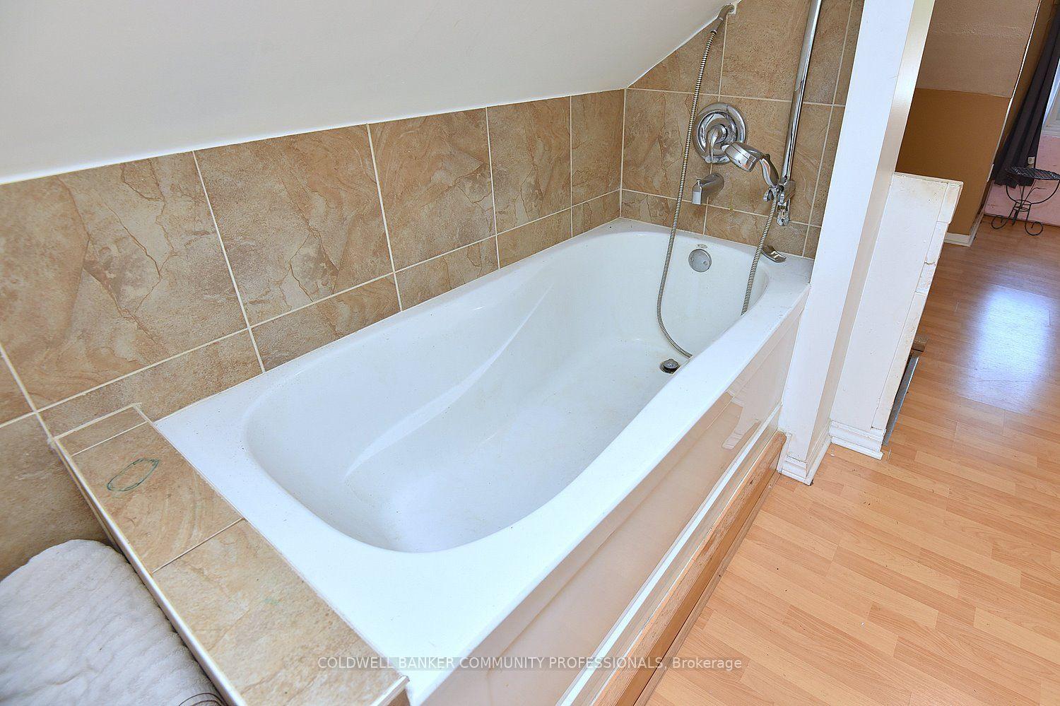 Photo 27 of 180 Province Street N, Hamilton, Crown Point — HOMEH