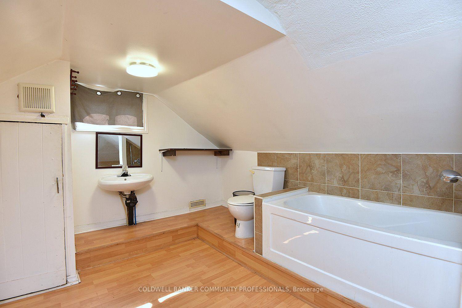 Photo 28 of 180 Province Street N, Hamilton, Crown Point — HOMEH