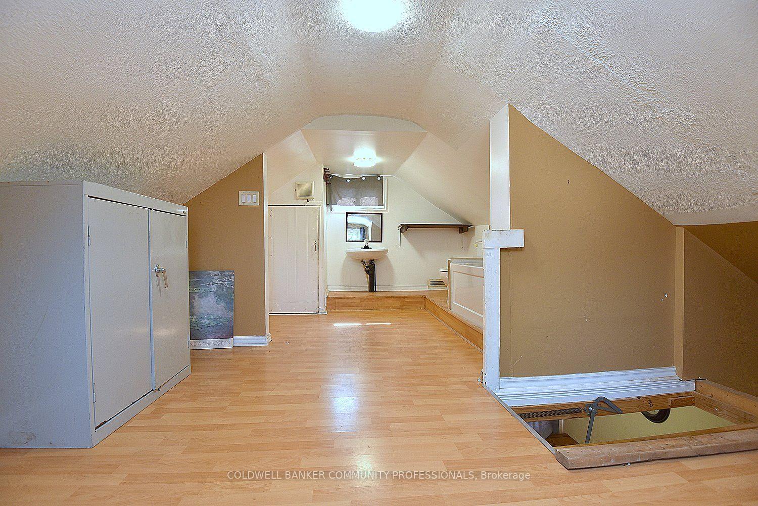 Photo 29 of 180 Province Street N, Hamilton, Crown Point — HOMEH