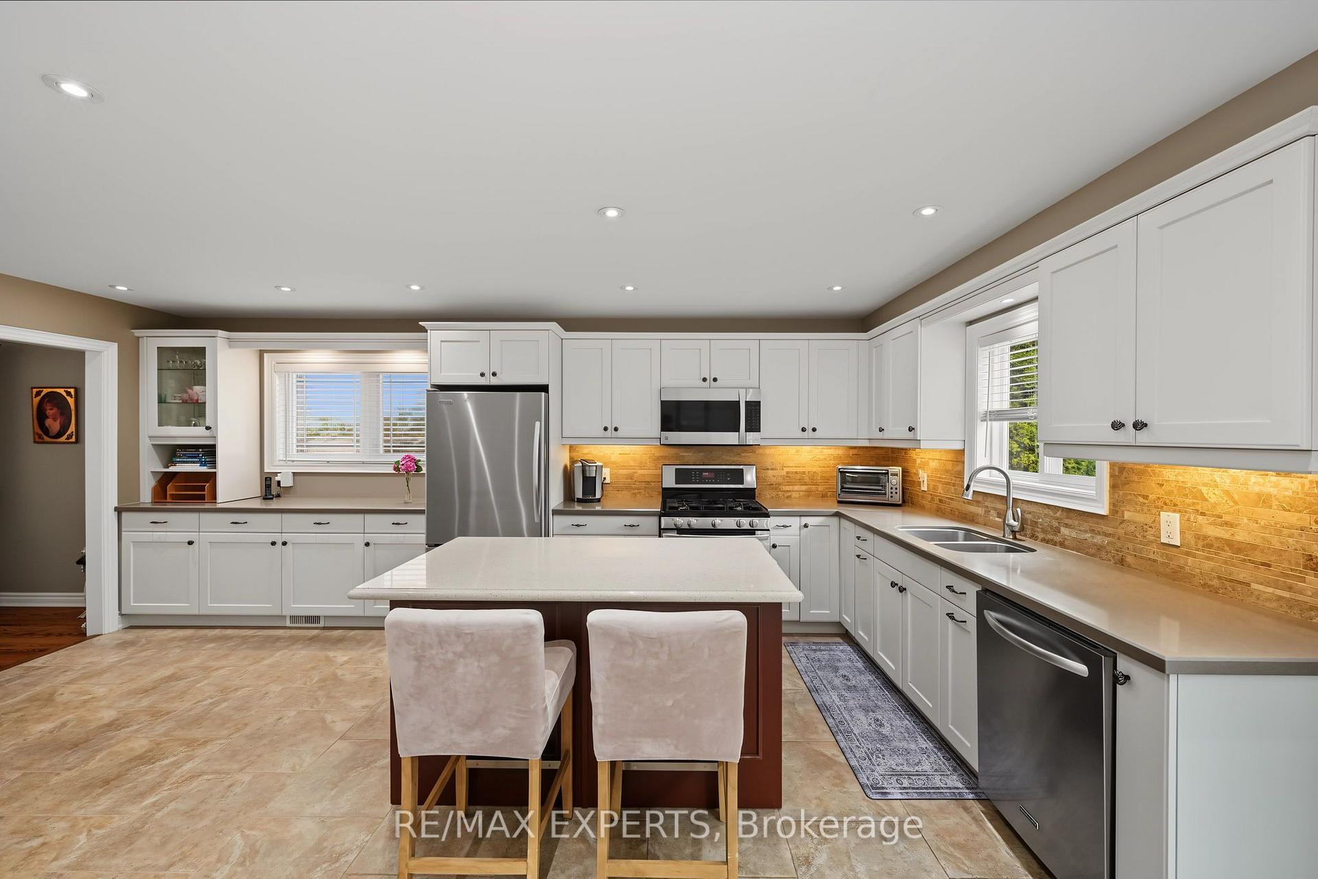 Photo 10 of 2387 Chilsworthy Avenue, Mississauga, Cooksville — HOMEH