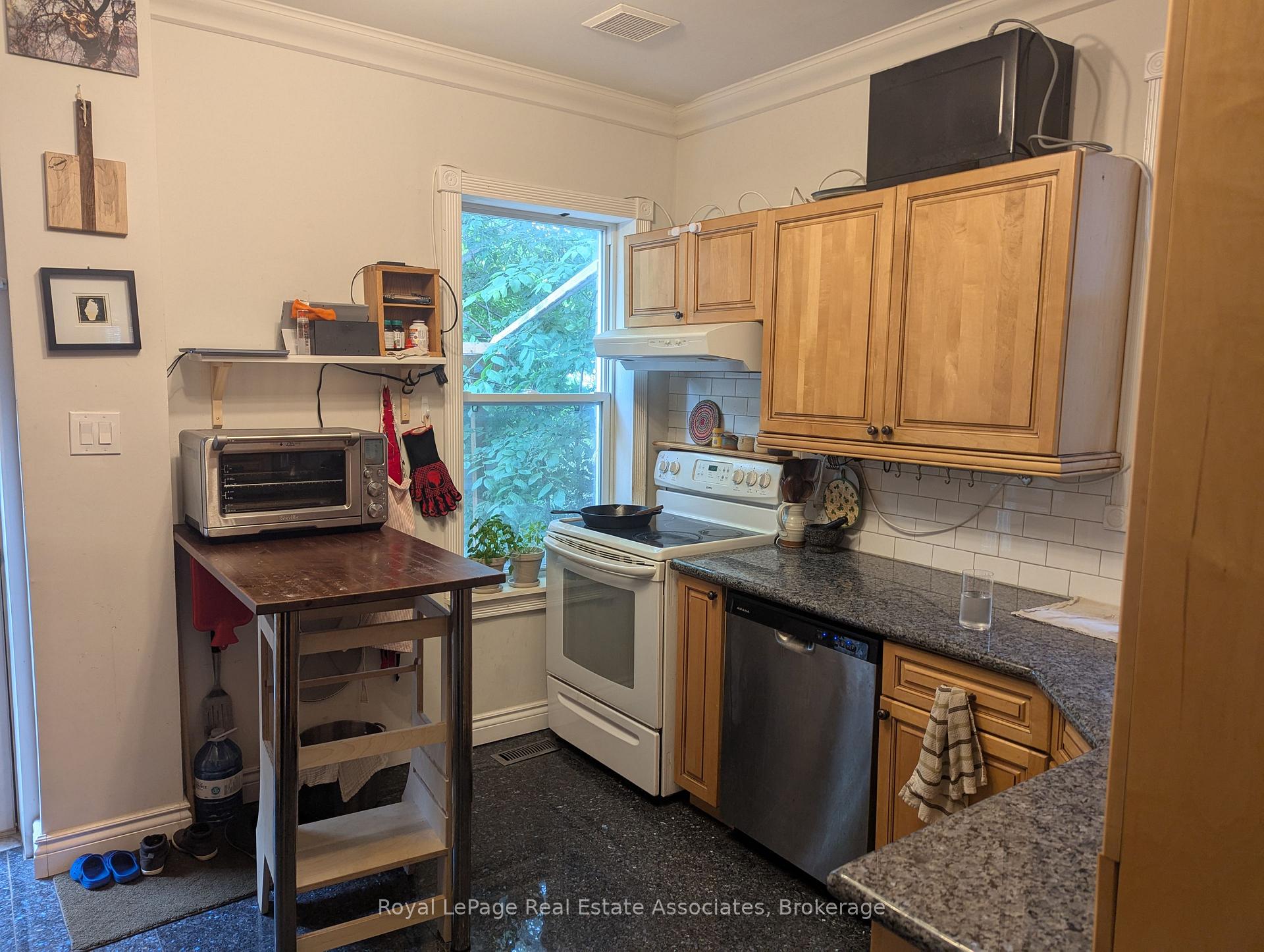 Photo 5 of Unit Mn&2nd, 52 Ashdale Avenue, Toronto, Greenwood-Coxwell — HOMEH