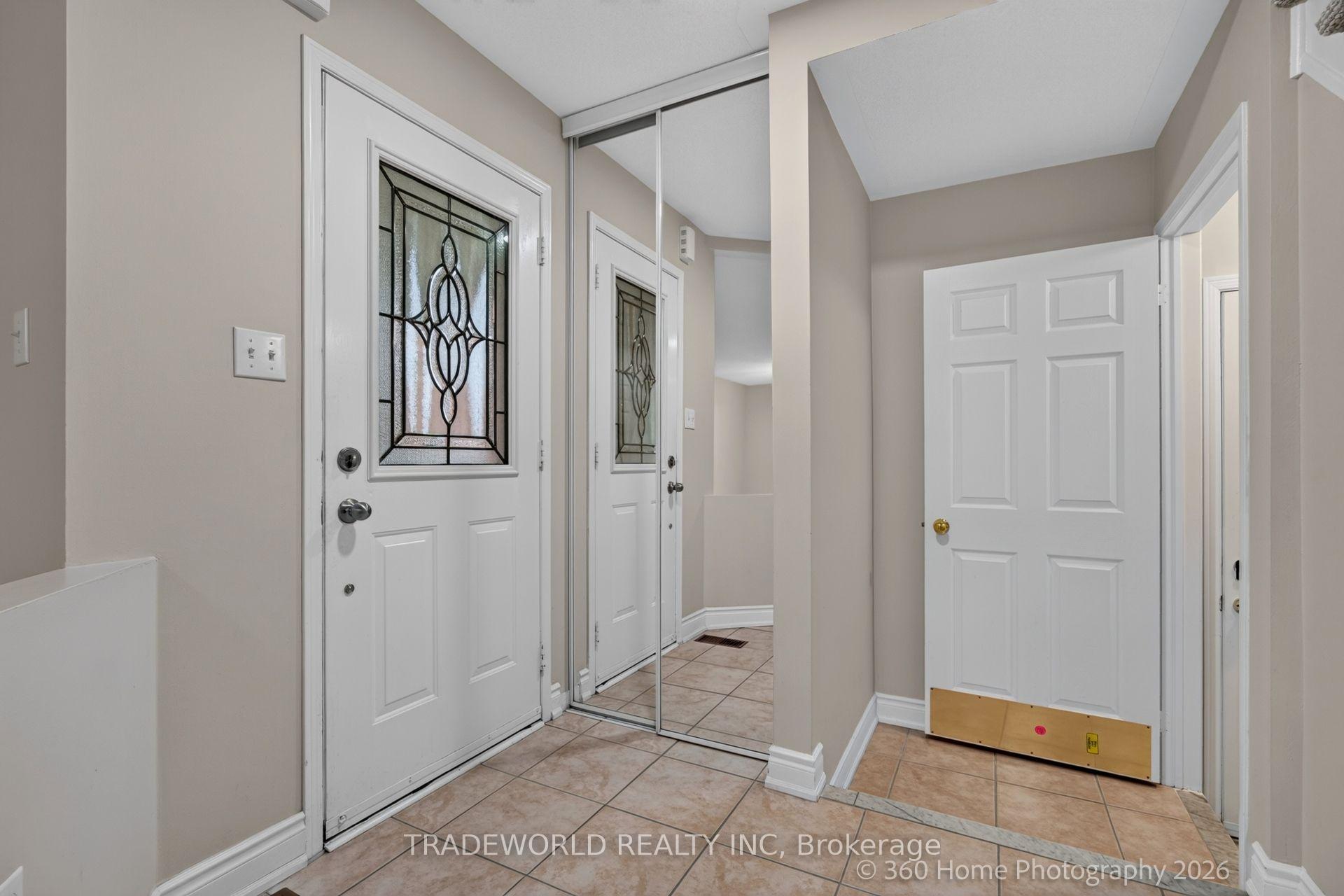 Photo 3 of 5968 Gant Crescent, Mississauga, East Credit — HOMEH