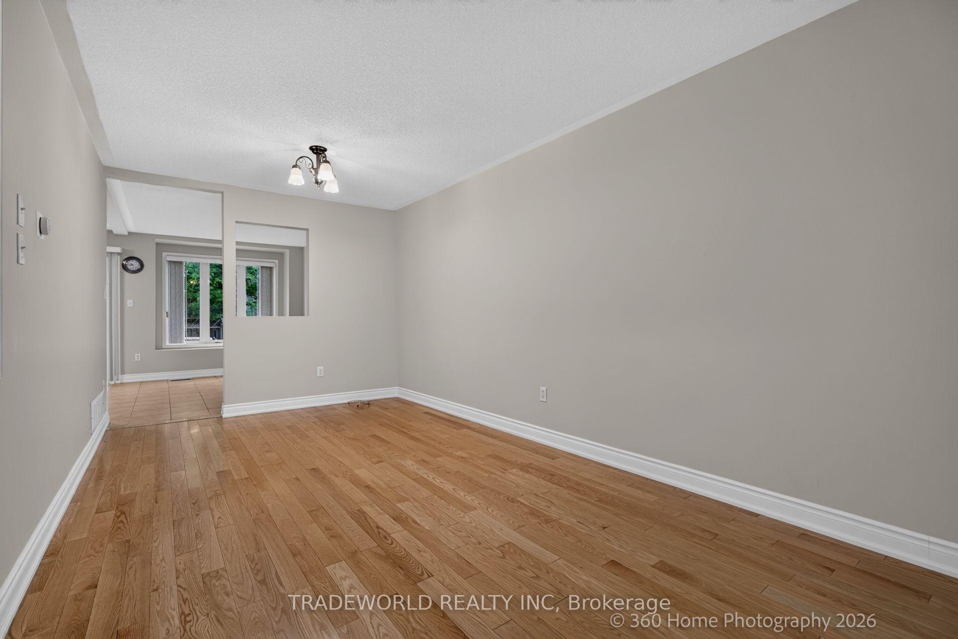 Photo 5 of 5968 Gant Crescent, Mississauga, East Credit — HOMEH