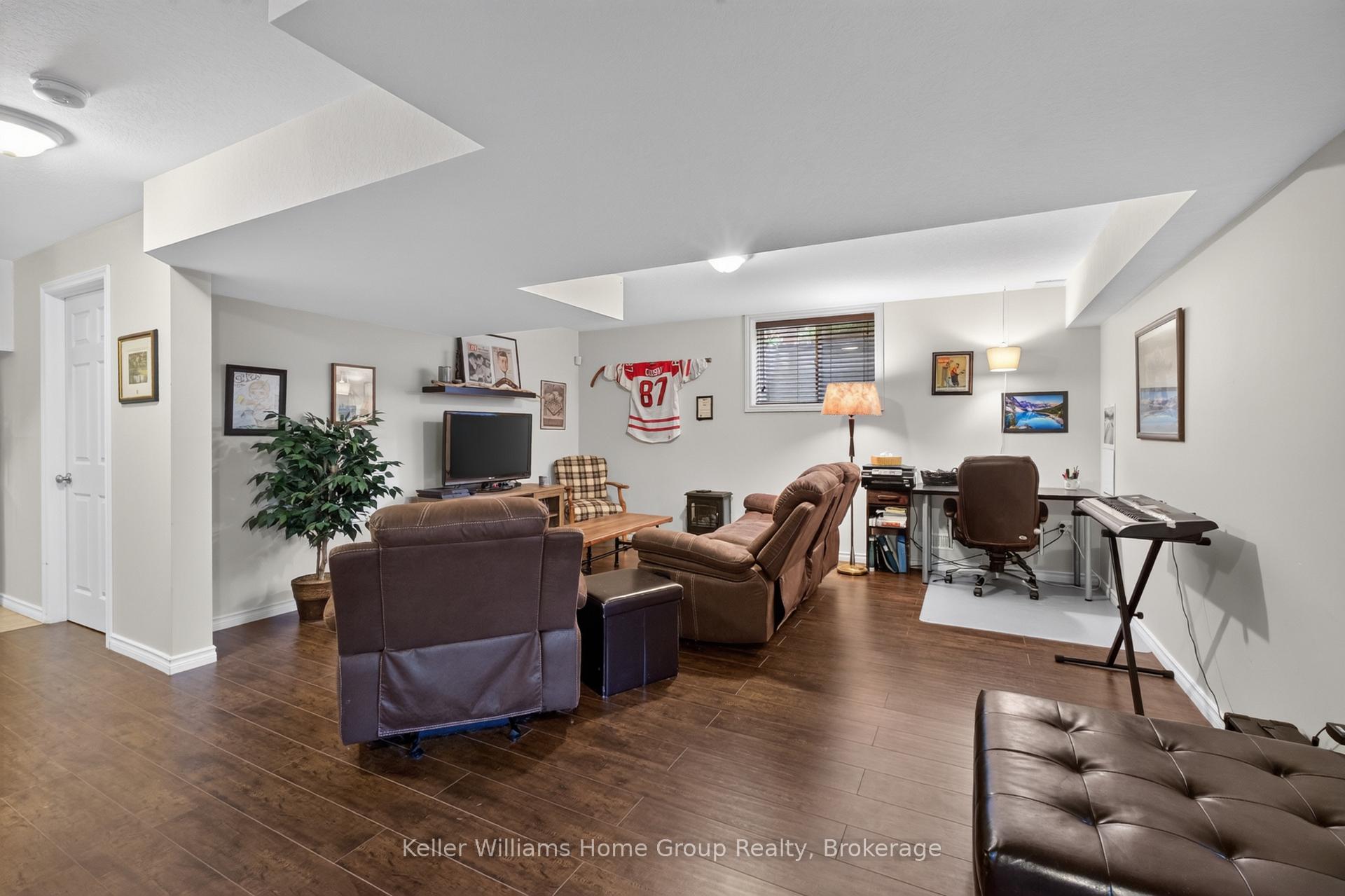 Photo 37 of 306 Colonial Drive, Guelph, Pineridge/Westminster Woods — HOMEH