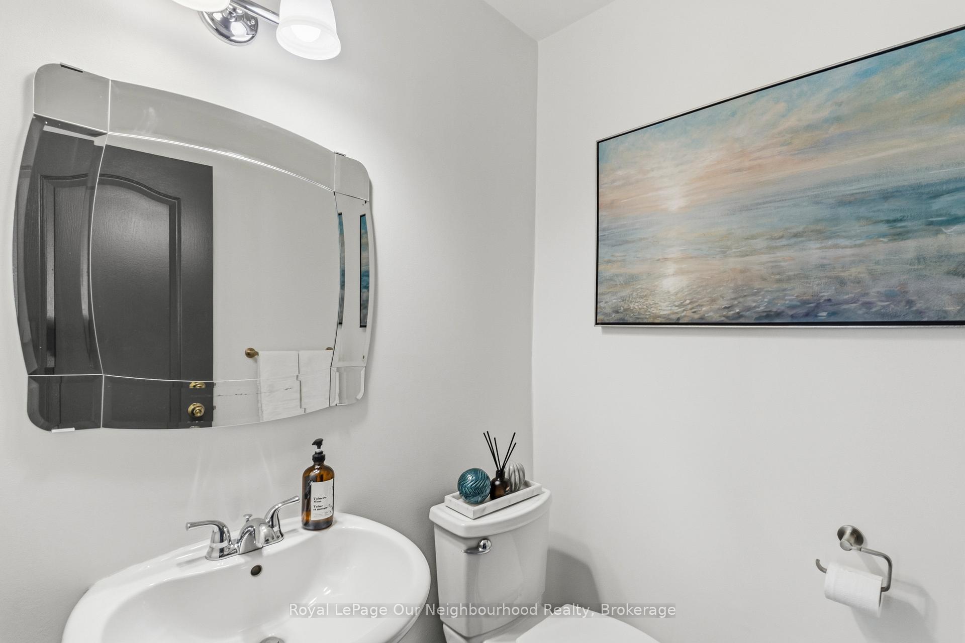 Photo 21 of 38 Vineyard Avenue, Whitby, Williamsburg — HOMEH