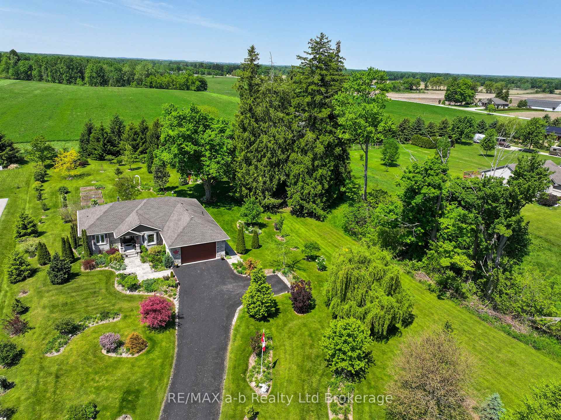 Photo 1 of 261 Middle Townline Road, Brant, Burford — HOMEH