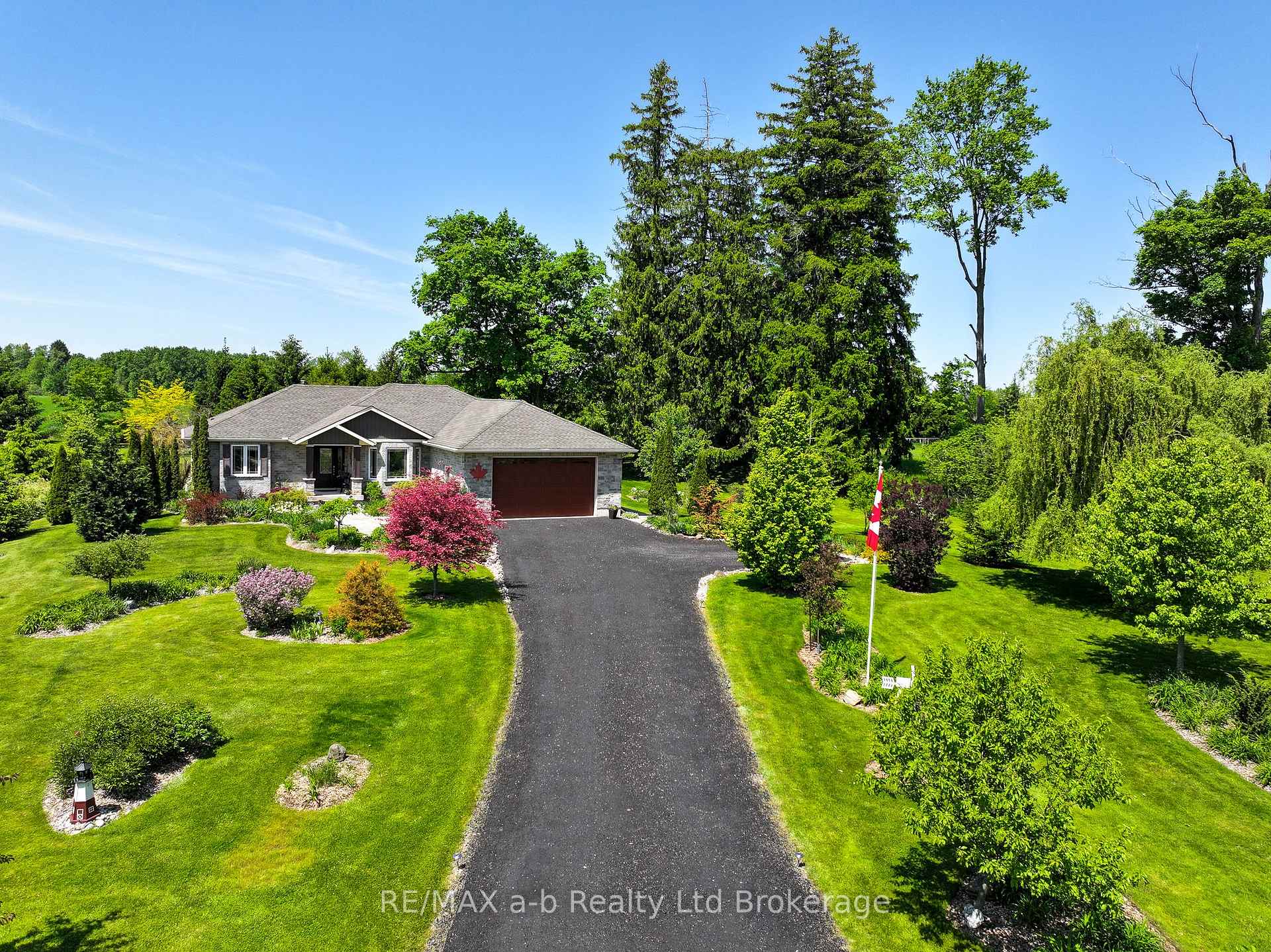 Photo 2 of 261 Middle Townline Road, Brant, Burford — HOMEH