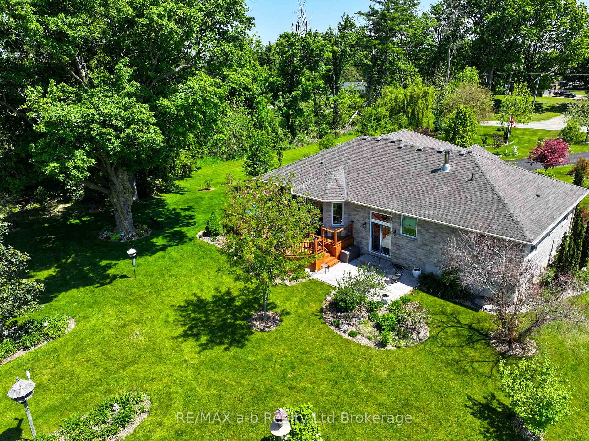 Photo 5 of 261 Middle Townline Road, Brant, Burford — HOMEH