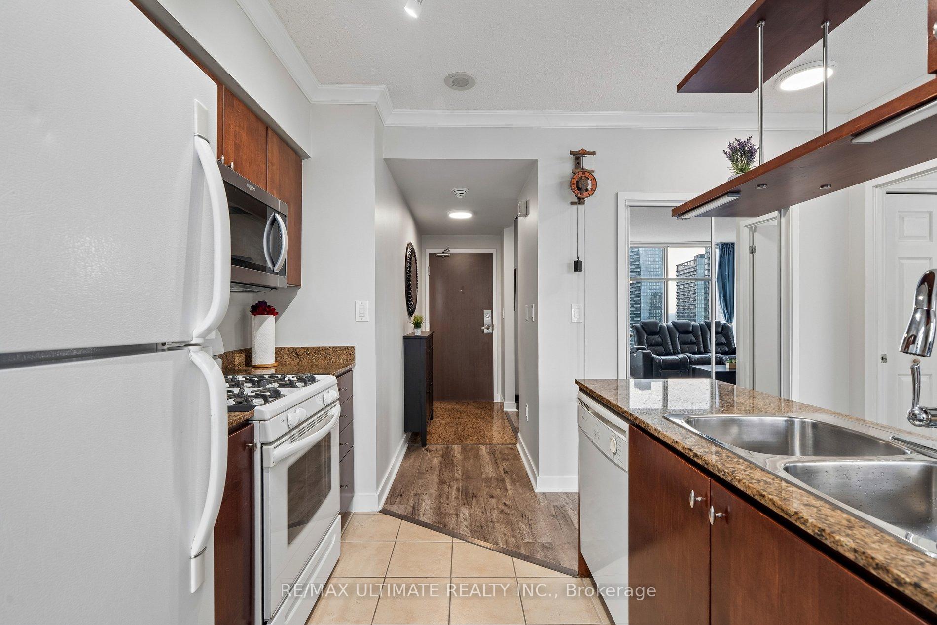 Photo 14 of Unit 4003, 35 Mariner Terrace, Toronto, Waterfront Communities — HOMEH