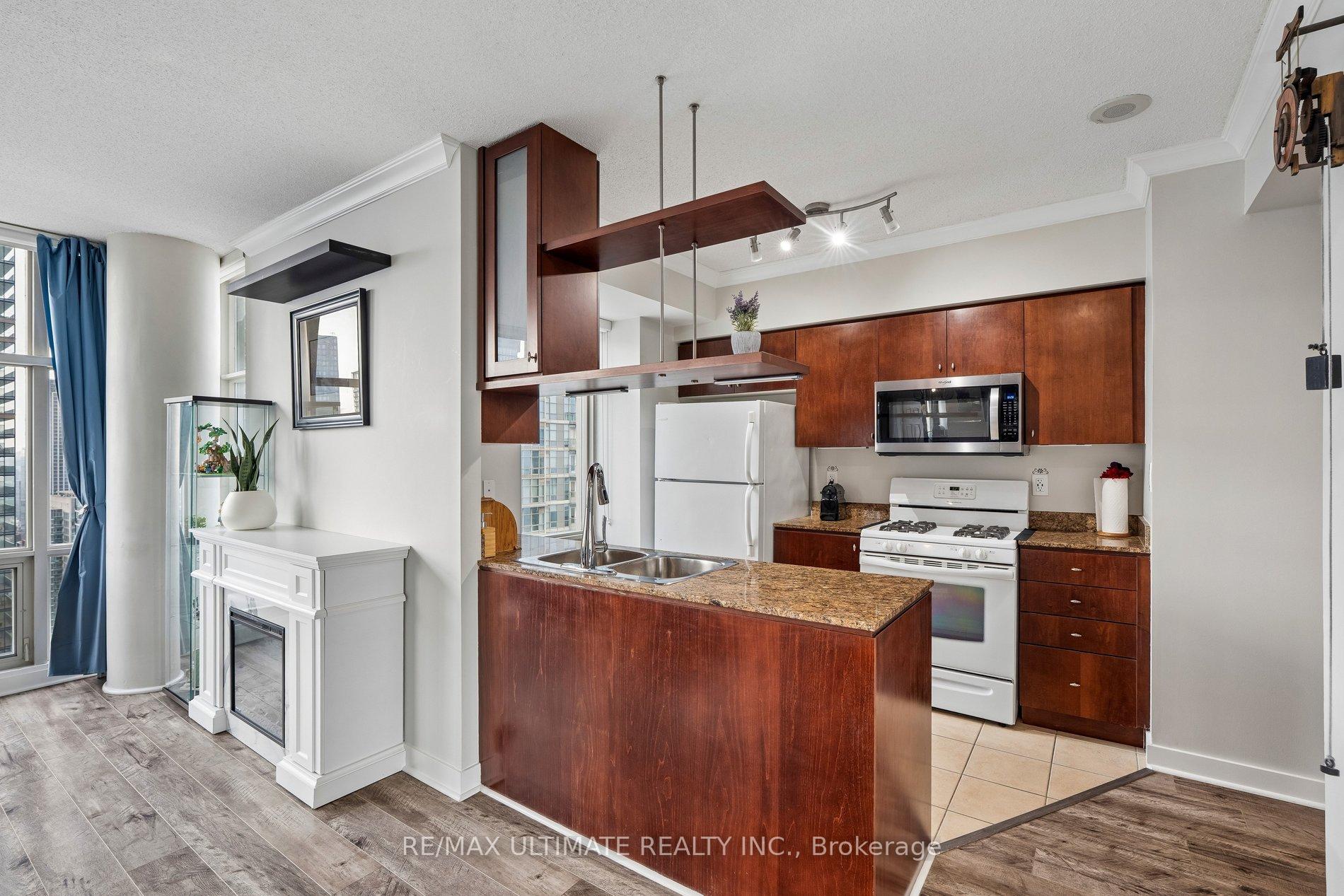 Photo 16 of Unit 4003, 35 Mariner Terrace, Toronto, Waterfront Communities — HOMEH