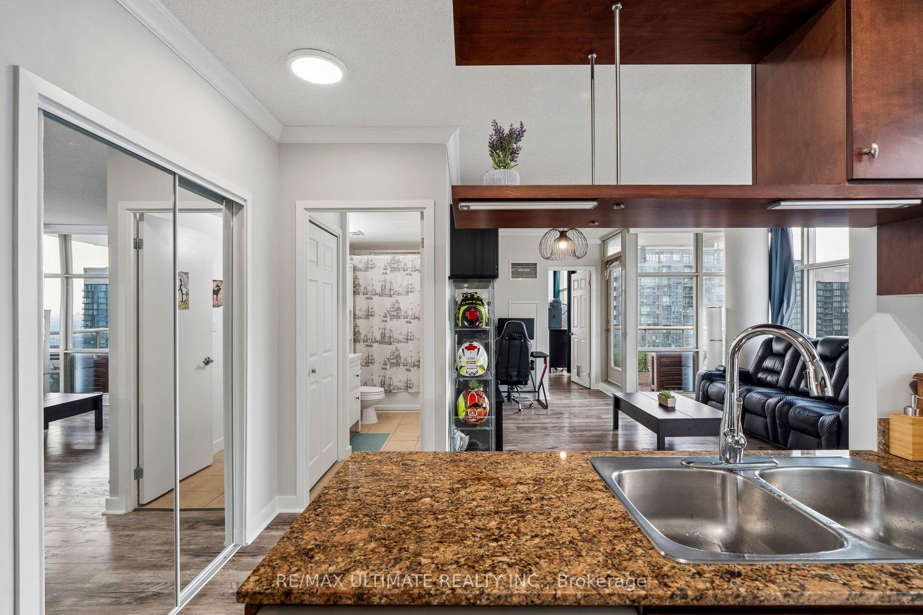 Photo 19 of Unit 4003, 35 Mariner Terrace, Toronto, Waterfront Communities — HOMEH