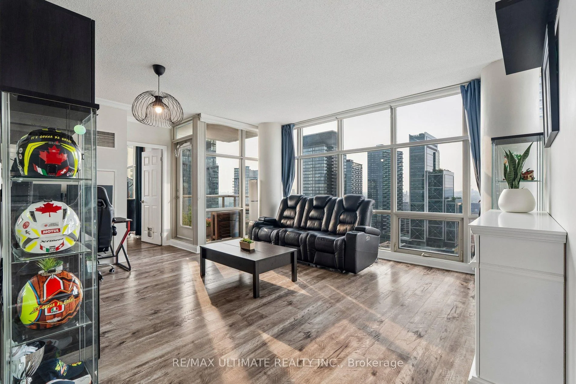 Photo 6 of Unit 4003, 35 Mariner Terrace, Toronto, Waterfront Communities — HOMEH