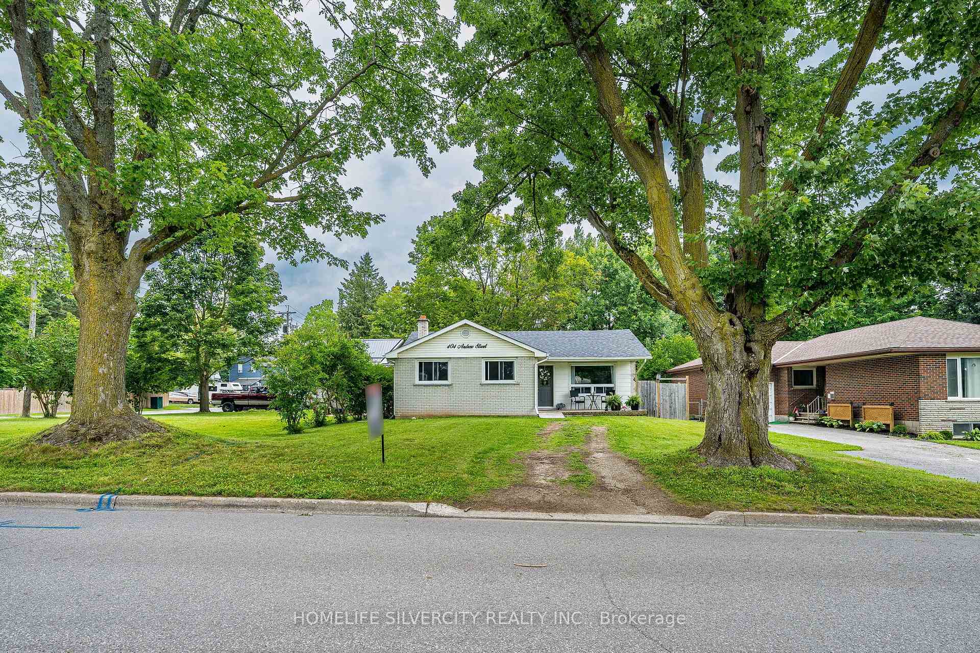Photo 3 of 404 Andrew Street, Shelburne — HOMEH