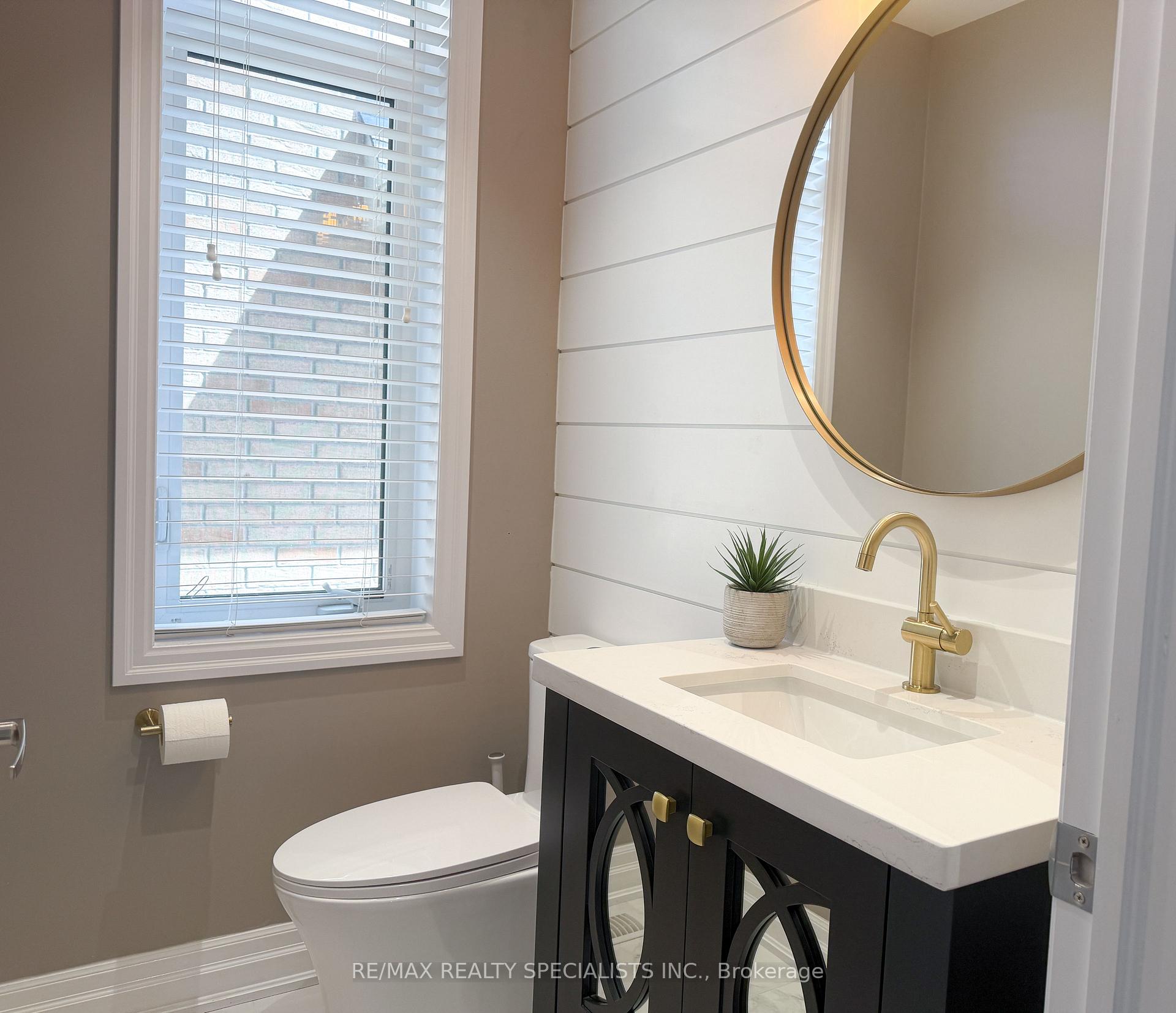 Photo 5 of 19 Dancing Waters Road, Brampton, Bram West — HOMEH