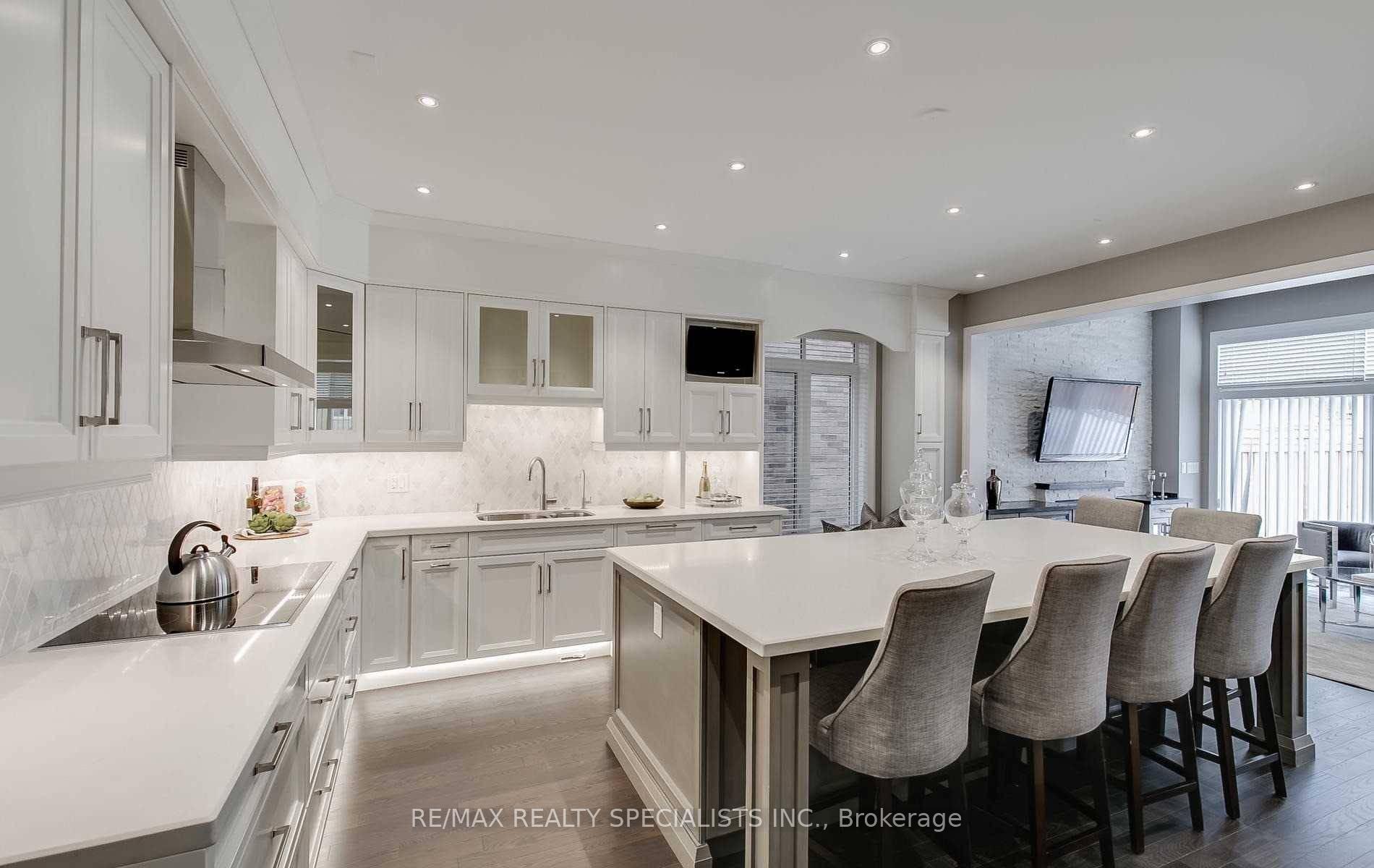 Photo 9 of 19 Dancing Waters Road, Brampton, Bram West — HOMEH