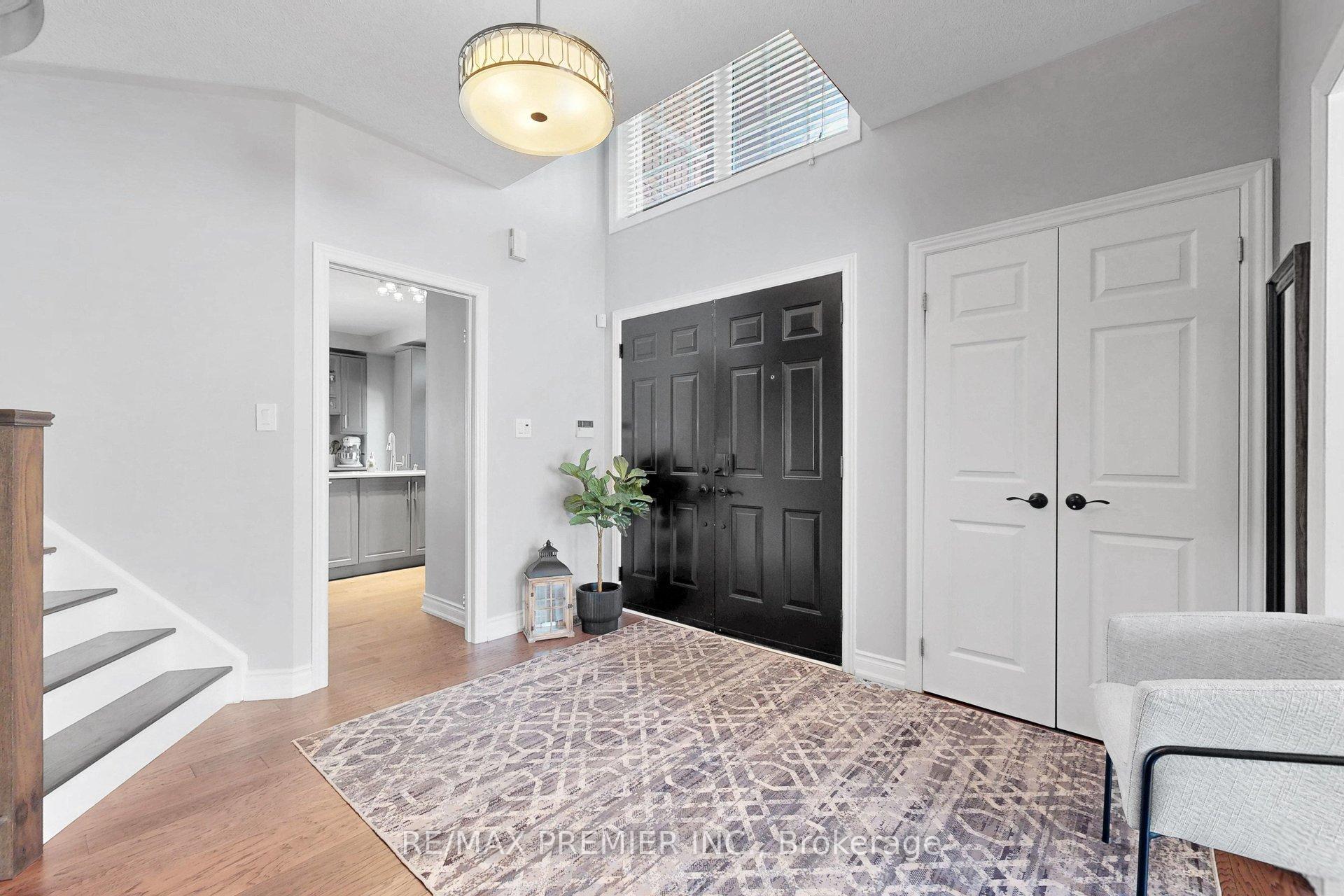 Photo 2 of 124 Kingsview Drive, Vaughan, Vellore Village — HOMEH