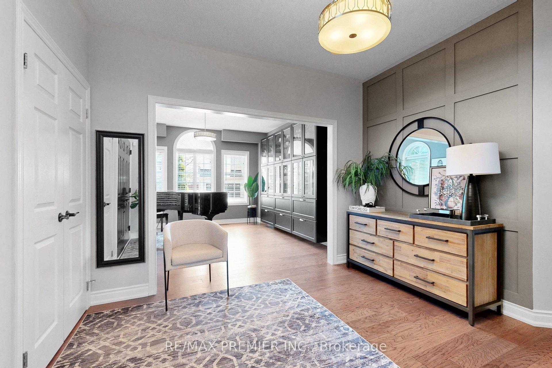Photo 3 of 124 Kingsview Drive, Vaughan, Vellore Village — HOMEH