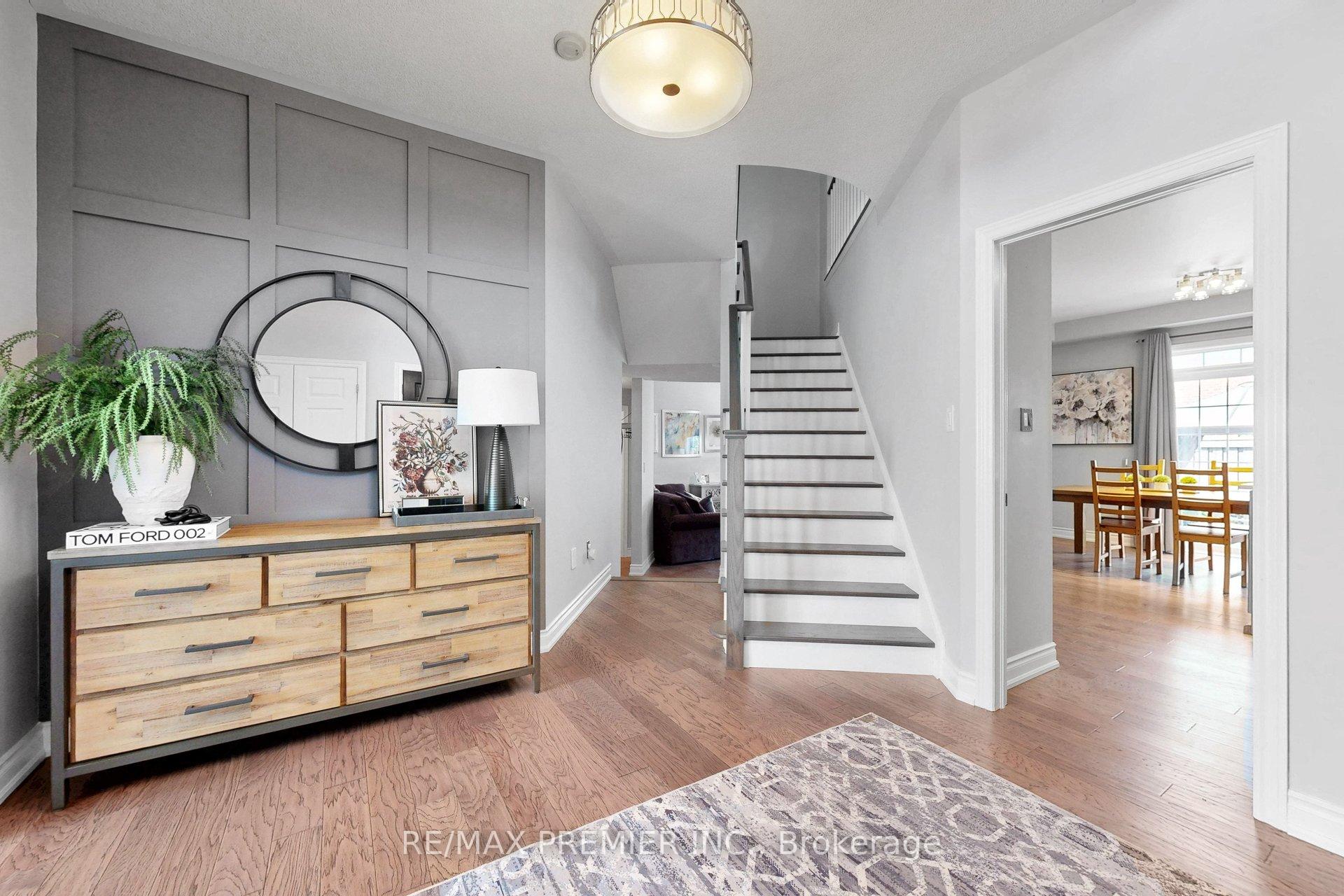 Photo 4 of 124 Kingsview Drive, Vaughan, Vellore Village — HOMEH