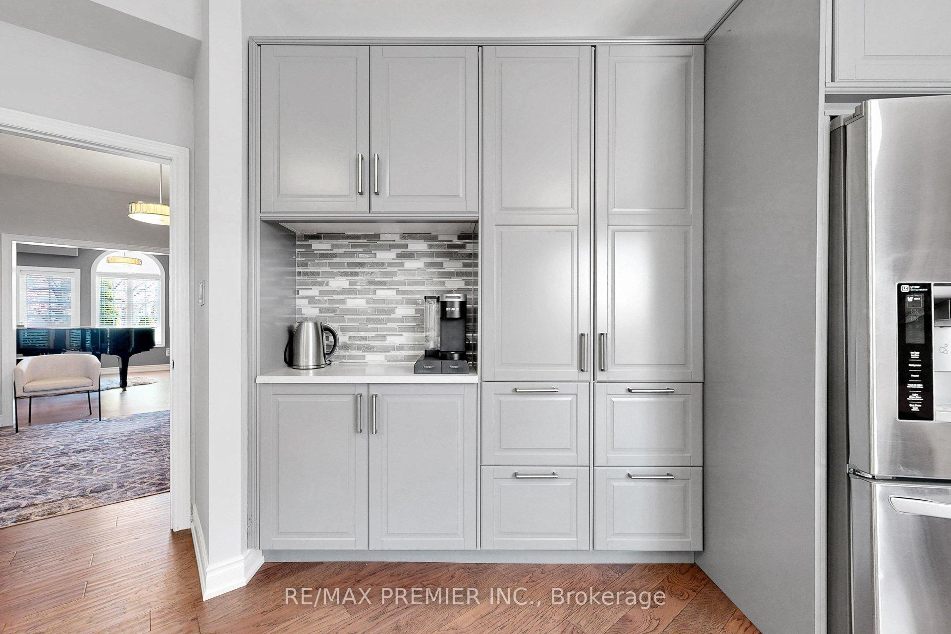 Photo 11 of 124 Kingsview Drive, Vaughan, Vellore Village — HOMEH