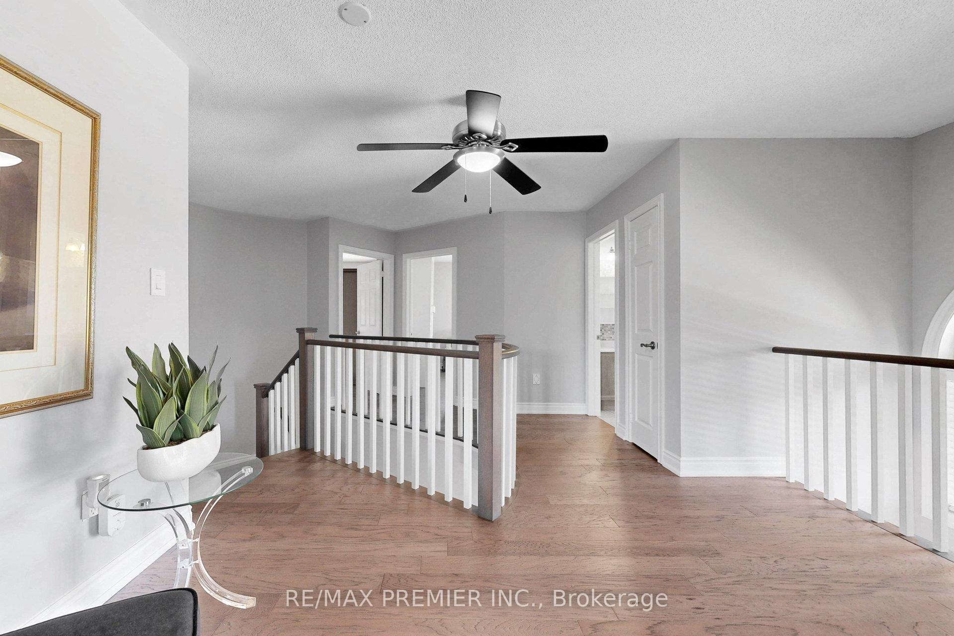 Photo 14 of 124 Kingsview Drive, Vaughan, Vellore Village — HOMEH