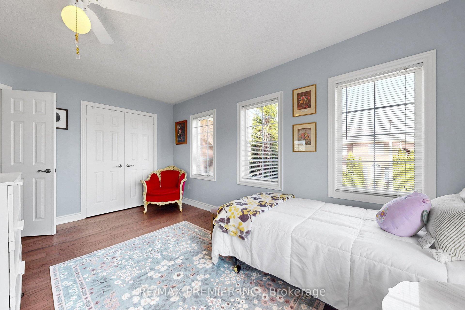 Photo 17 of 124 Kingsview Drive, Vaughan, Vellore Village — HOMEH