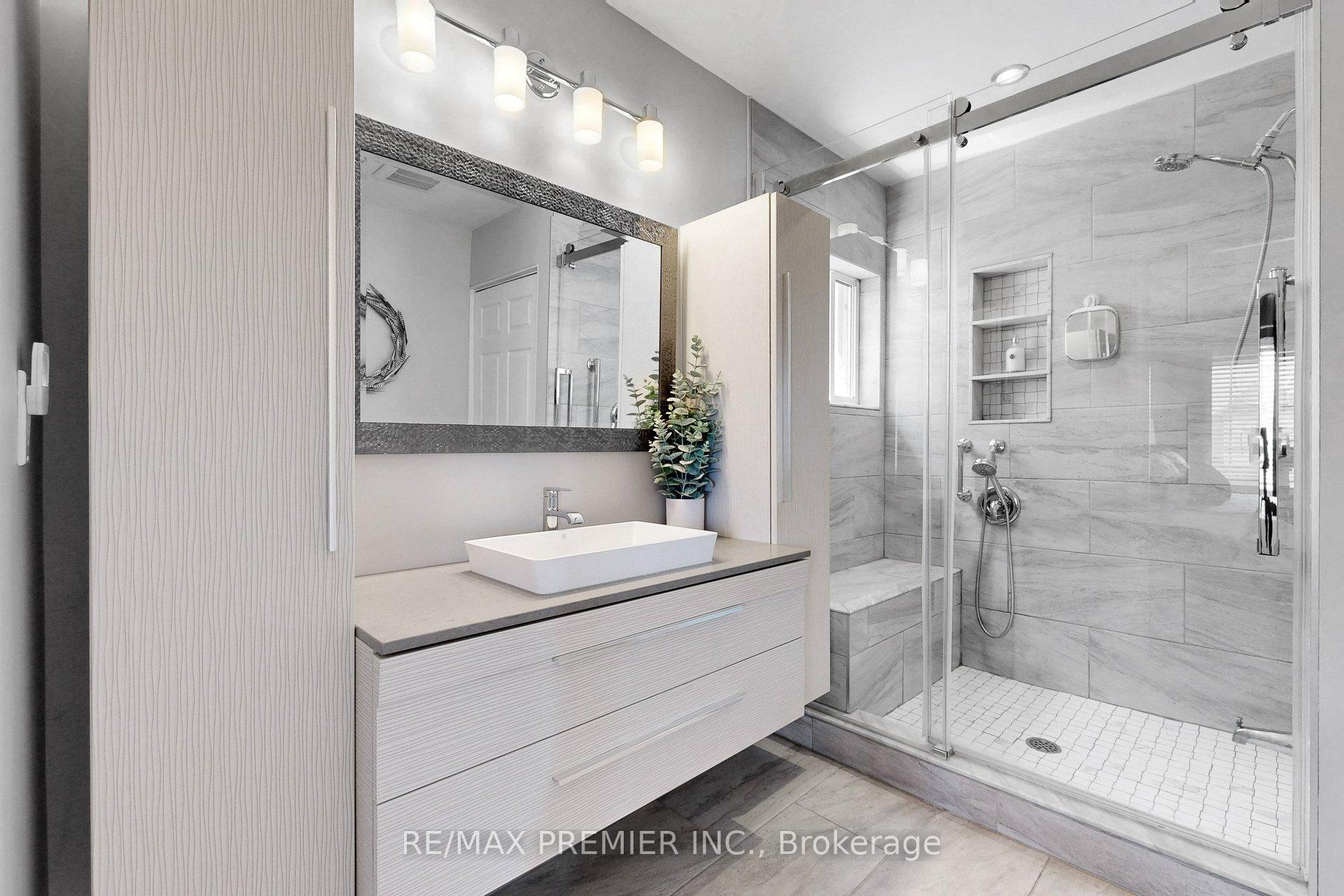 Photo 21 of 124 Kingsview Drive, Vaughan, Vellore Village — HOMEH