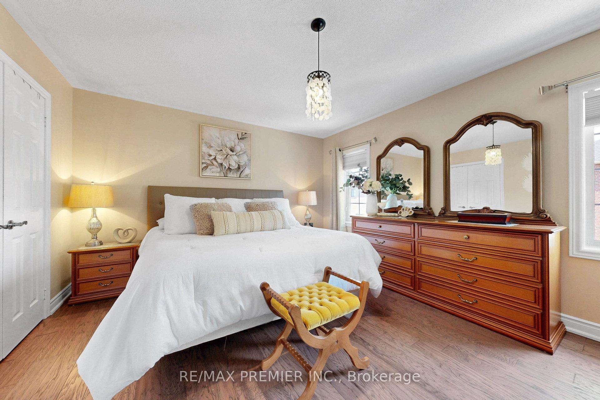 Photo 23 of 124 Kingsview Drive, Vaughan, Vellore Village — HOMEH