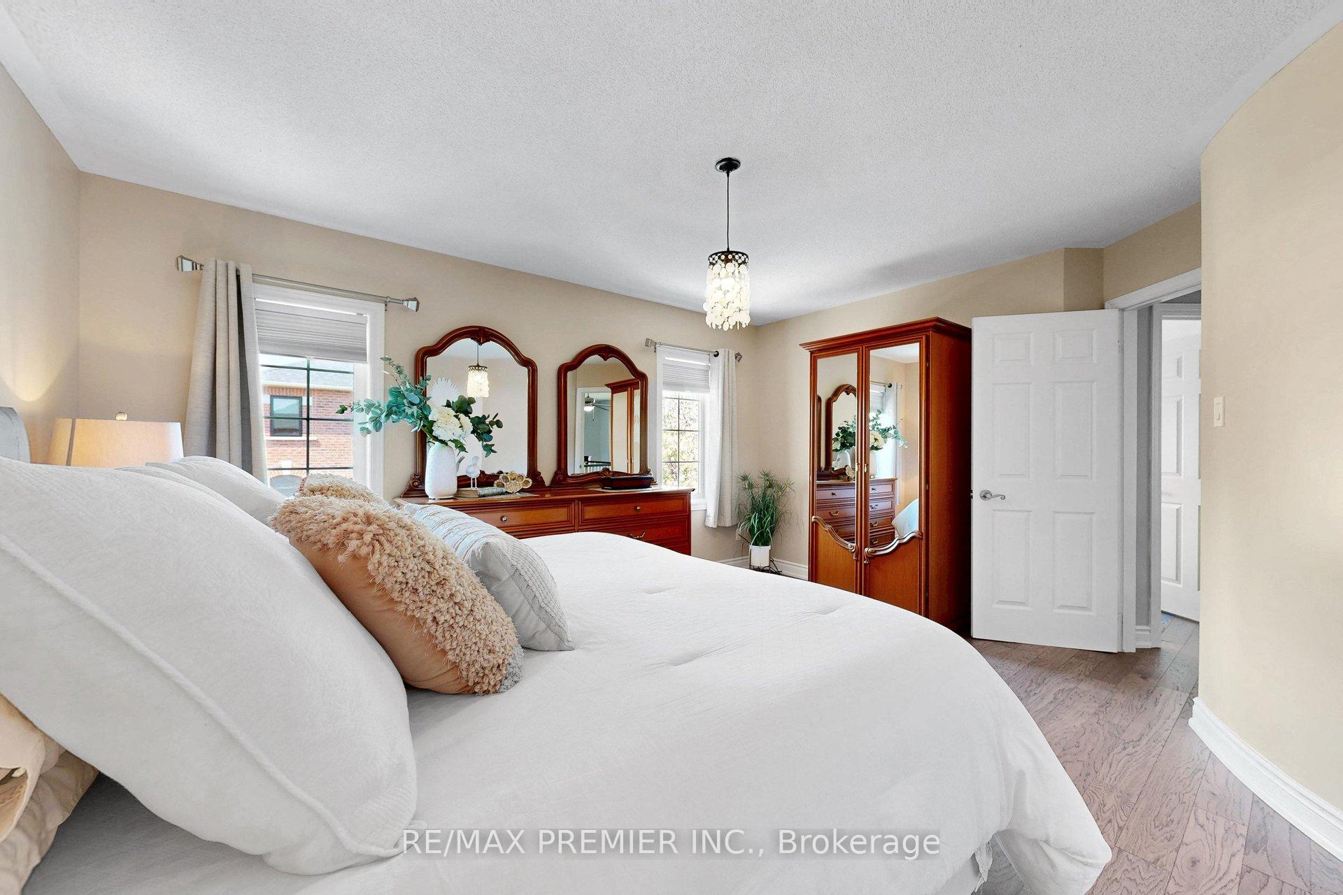Photo 24 of 124 Kingsview Drive, Vaughan, Vellore Village — HOMEH