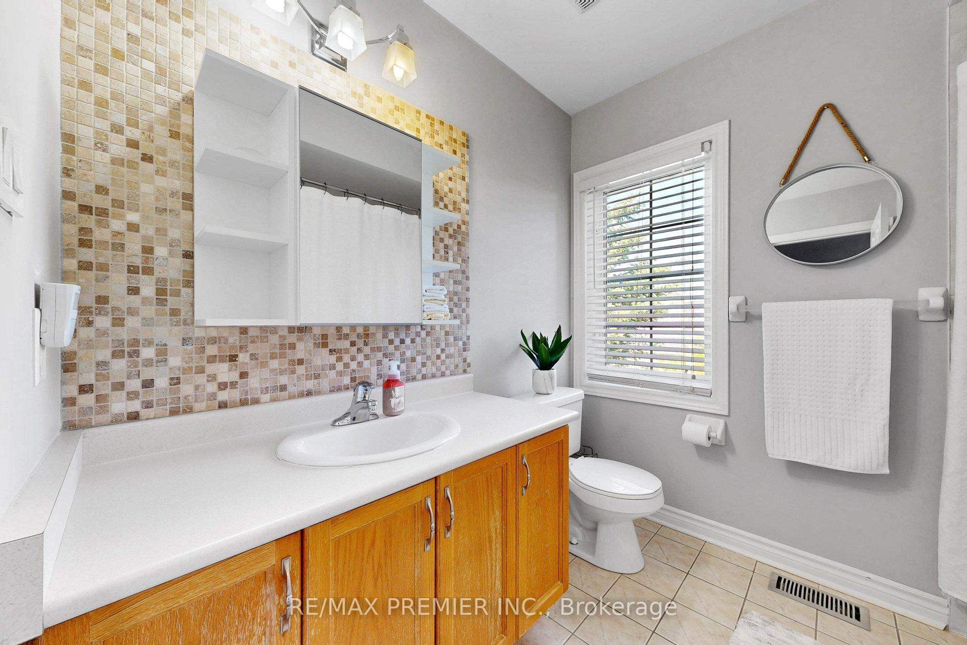 Photo 26 of 124 Kingsview Drive, Vaughan, Vellore Village — HOMEH