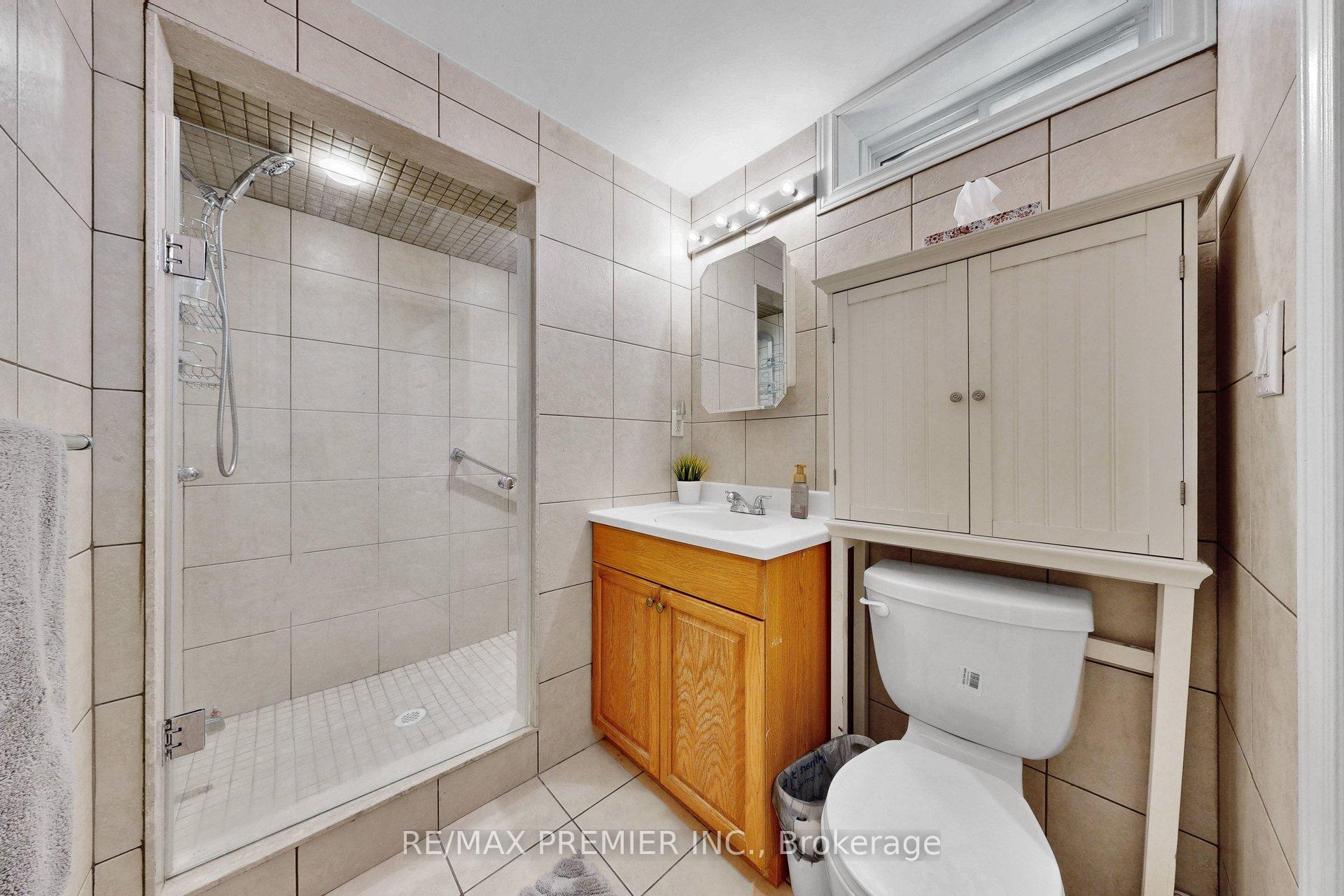 Photo 29 of 124 Kingsview Drive, Vaughan, Vellore Village — HOMEH