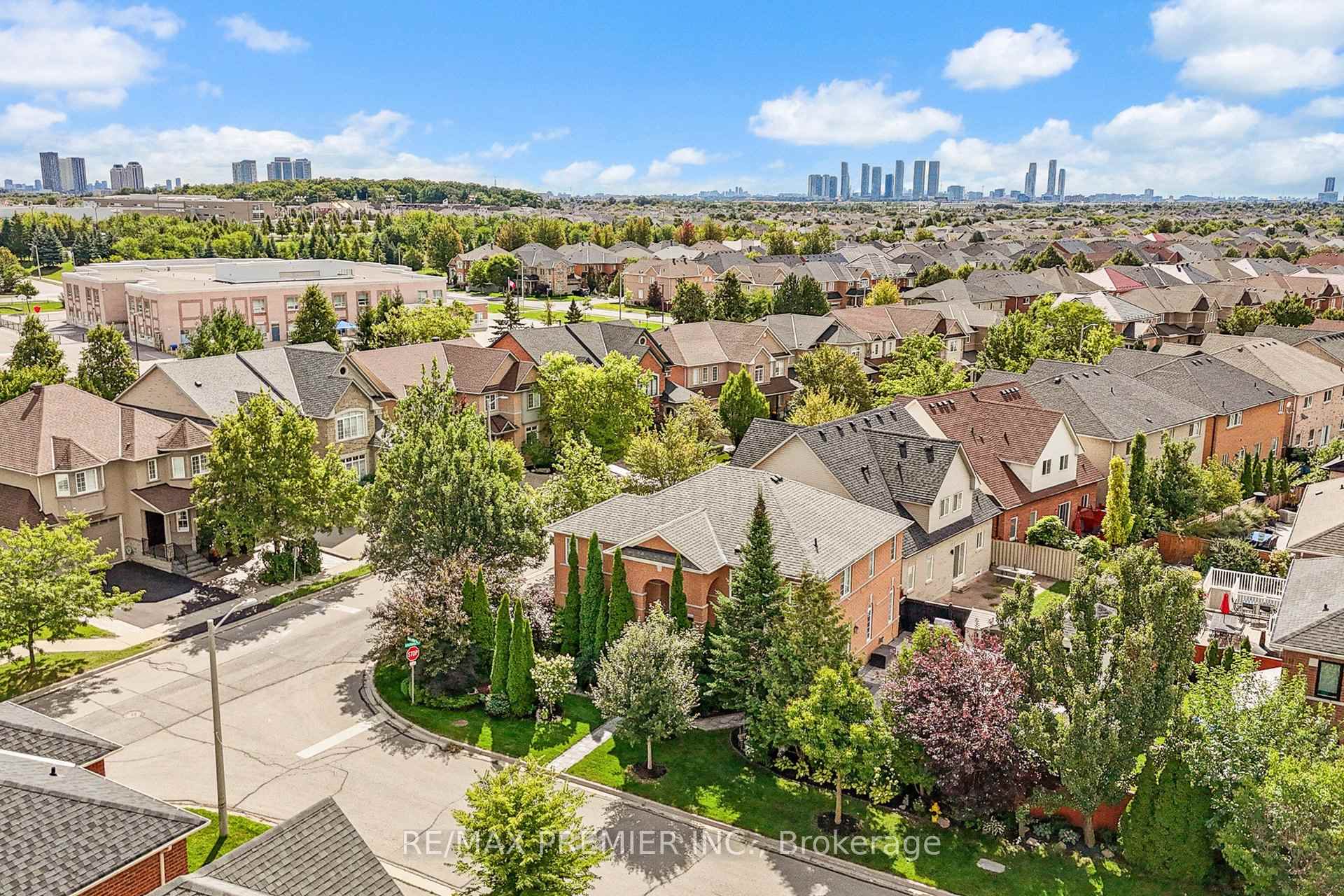 Photo 37 of 124 Kingsview Drive, Vaughan, Vellore Village — HOMEH