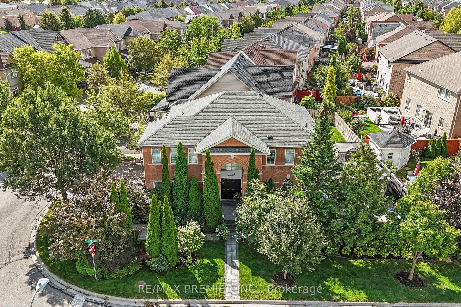 Photo 40 of 124 Kingsview Drive, Vaughan, Vellore Village — HOMEH