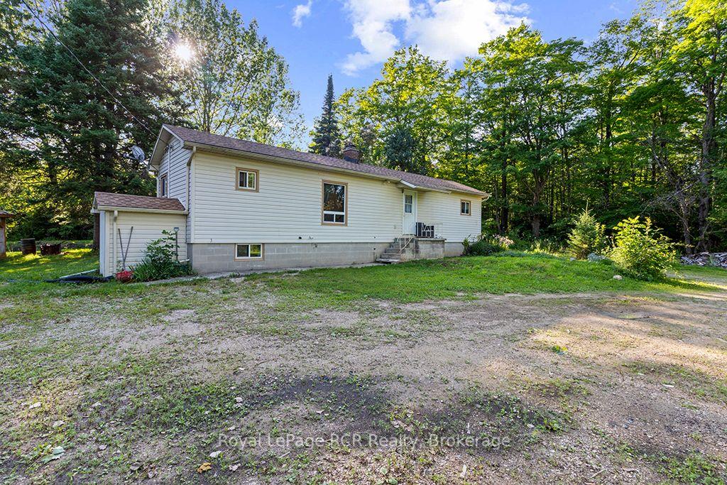 Photo 3 of 495376 Veterans Road S, Chatsworth — HOMEH