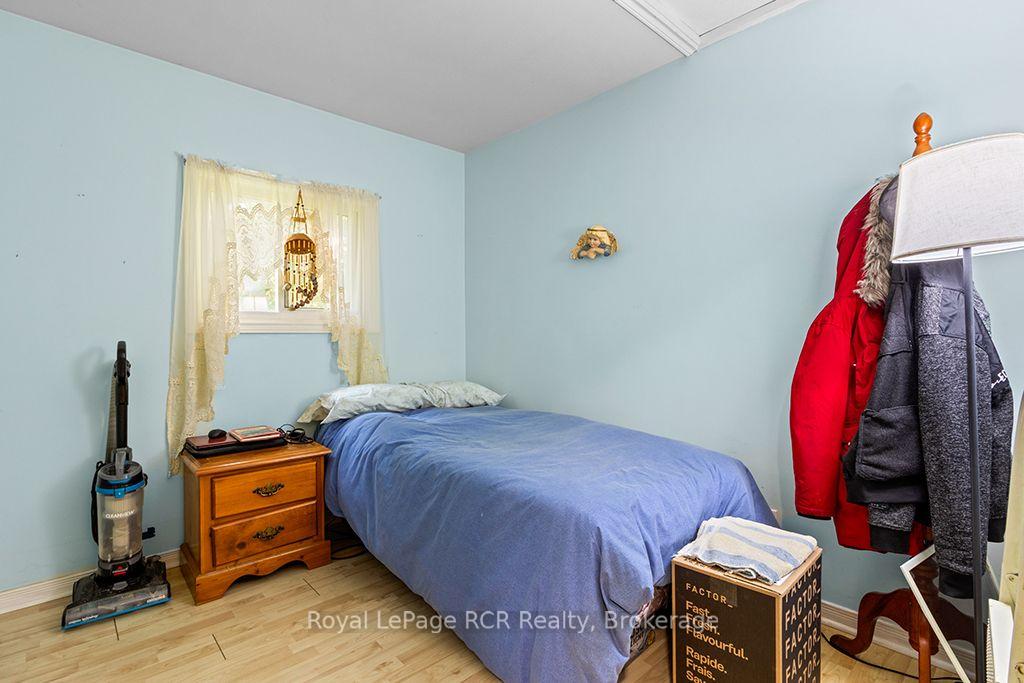Photo 17 of 495376 Veterans Road S, Chatsworth — HOMEH