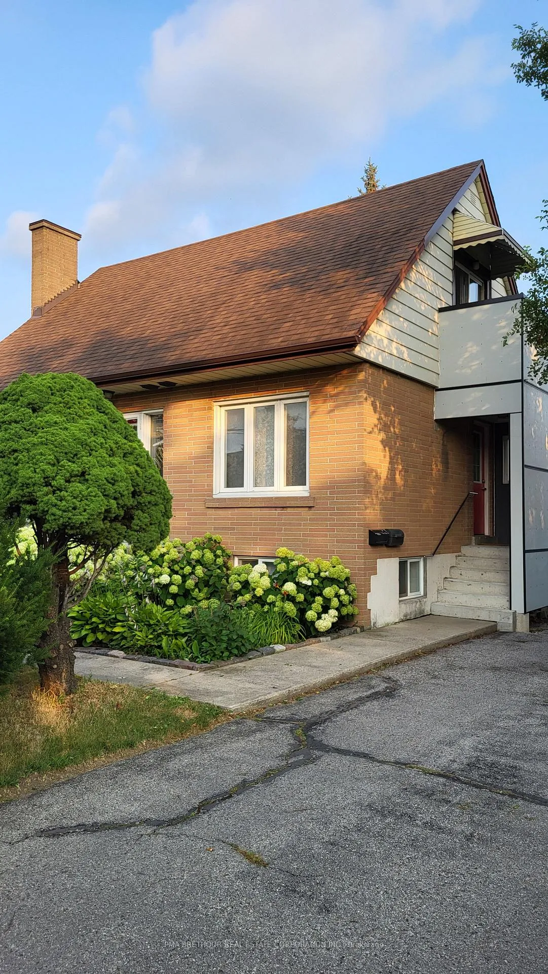 Photo 18 of 67 Cartwright Avenue, North York, Yorkdale-Glen Park — HOMEH