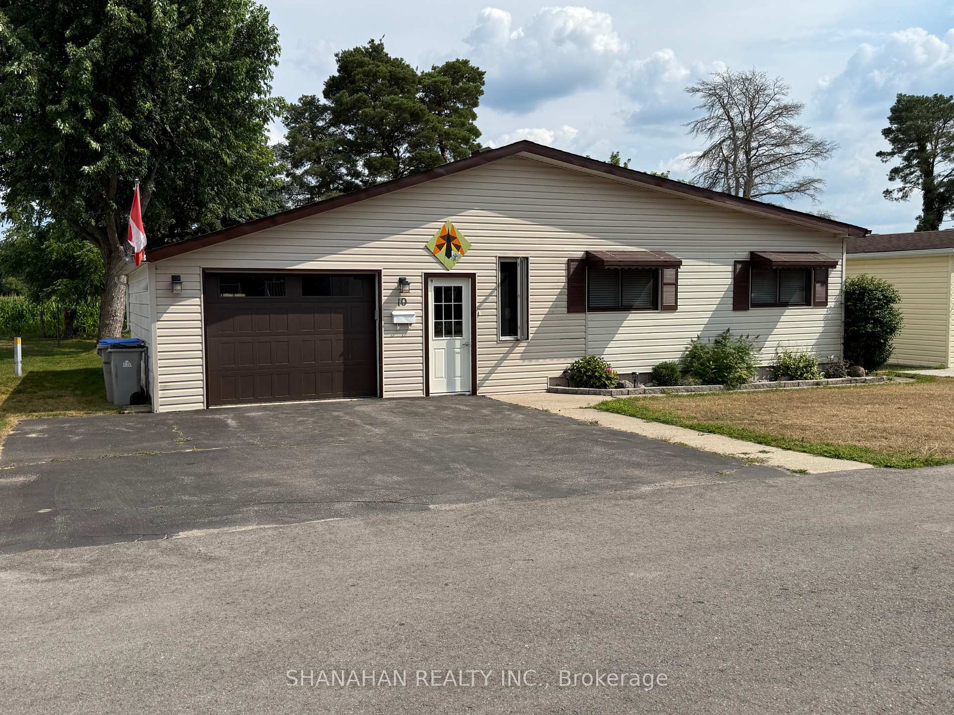 Photo 2 of 10 Velma Street, Strathroy-Caradoc, Rural Strathroy-Caradoc — HOMEH