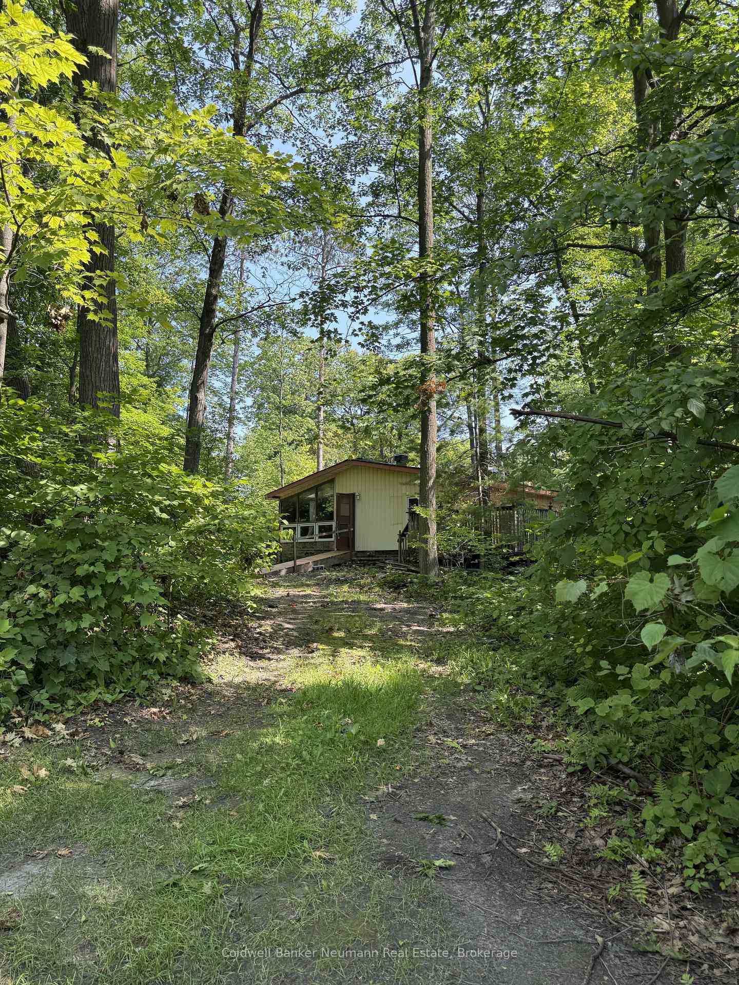 Photo 2 of 808 Oxbow Park Drive, Wasaga Beach — HOMEH