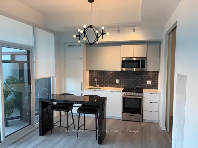 Front of Unit 1103, 285 Dufferin Street