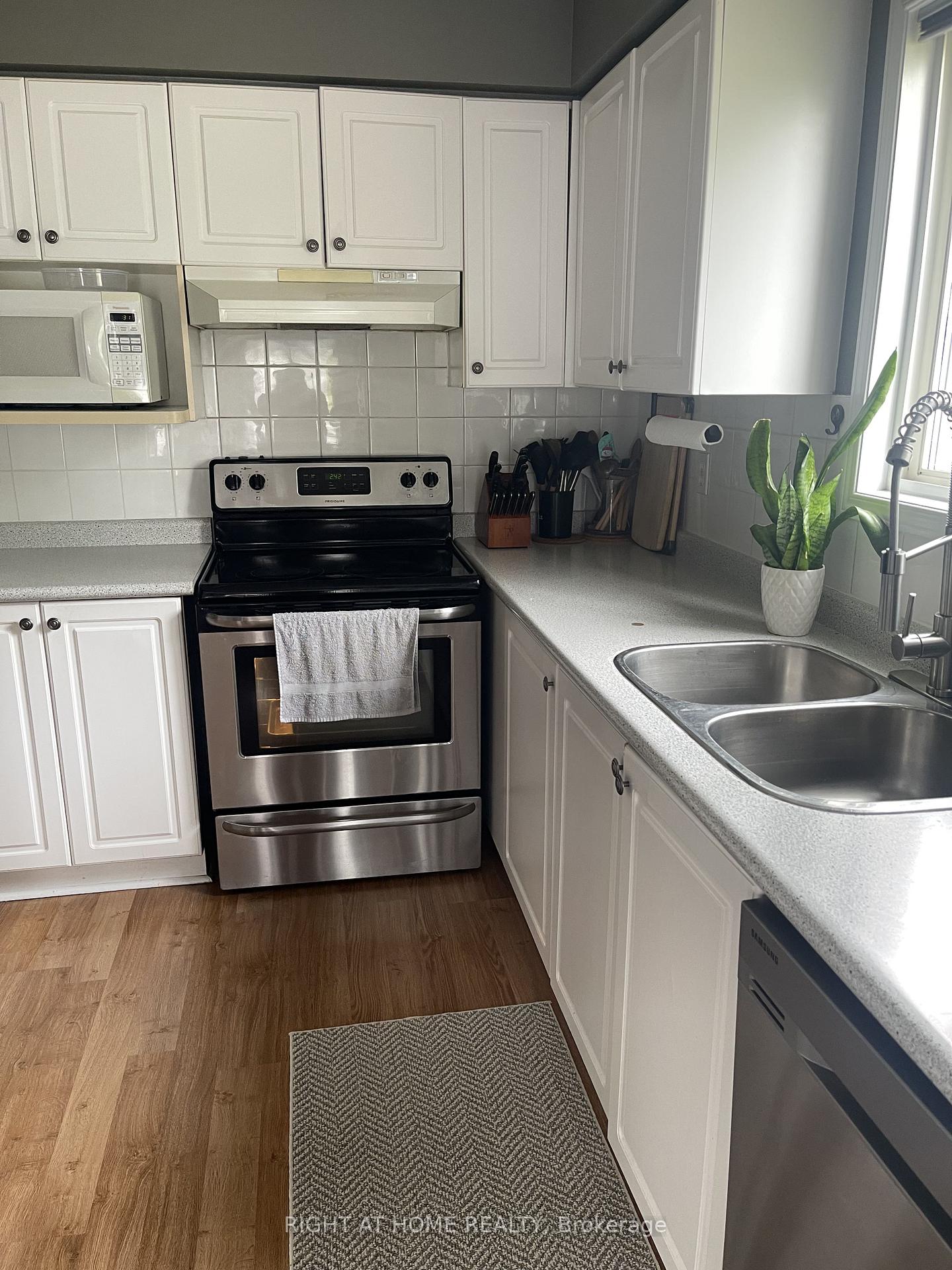 Photo 6 of Unit Room 1, 33 Phair Crescent, London, South J — HOMEH