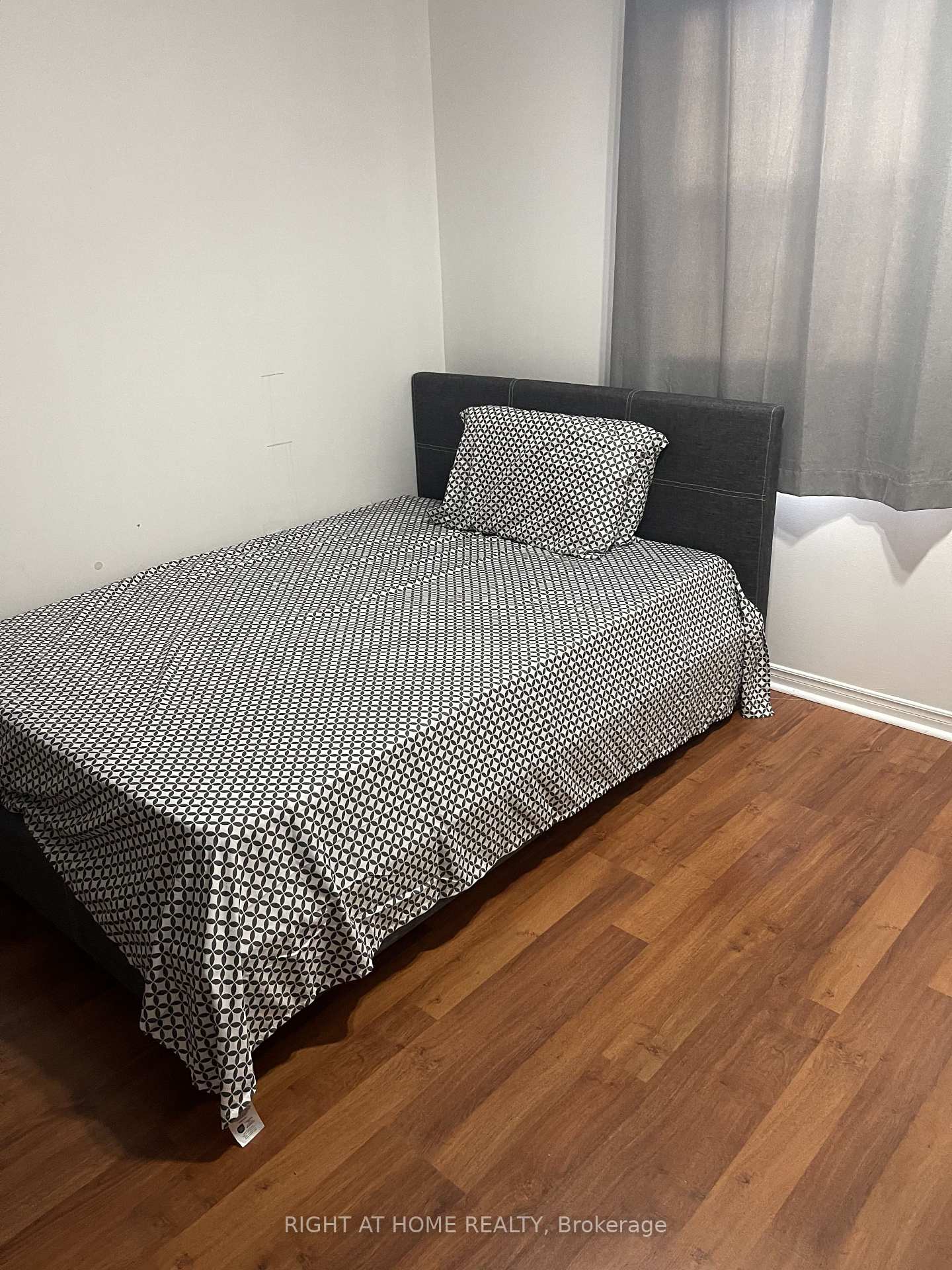 Photo 9 of Unit Room 2, 33 Phair Crescent, London, South J — HOMEH