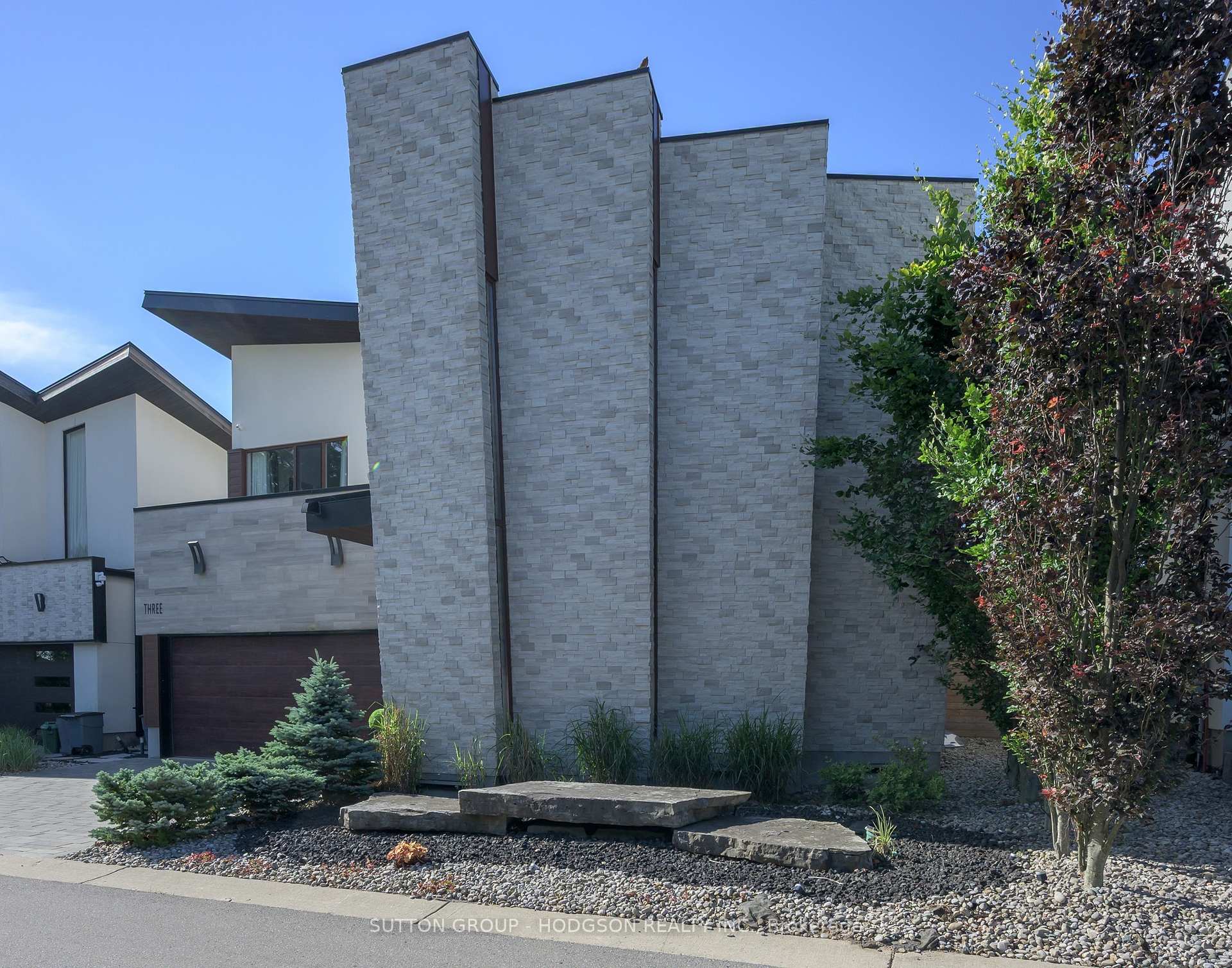 Photo 2 of Unit 3, 1452 Byron Baseline Road, London, South K — HOMEH