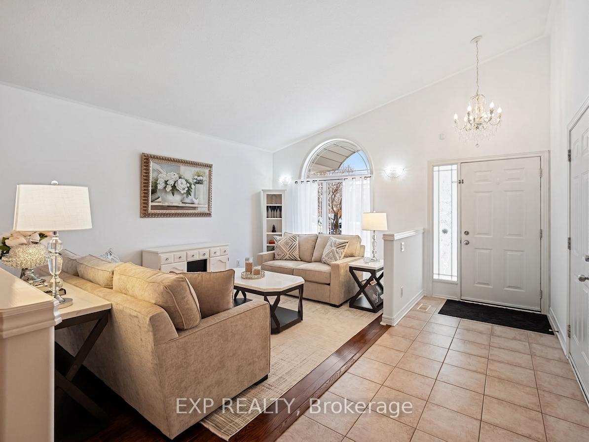 Photo 4 of 7090 Julie Drive, Niagara Falls, Forestview — HOMEH