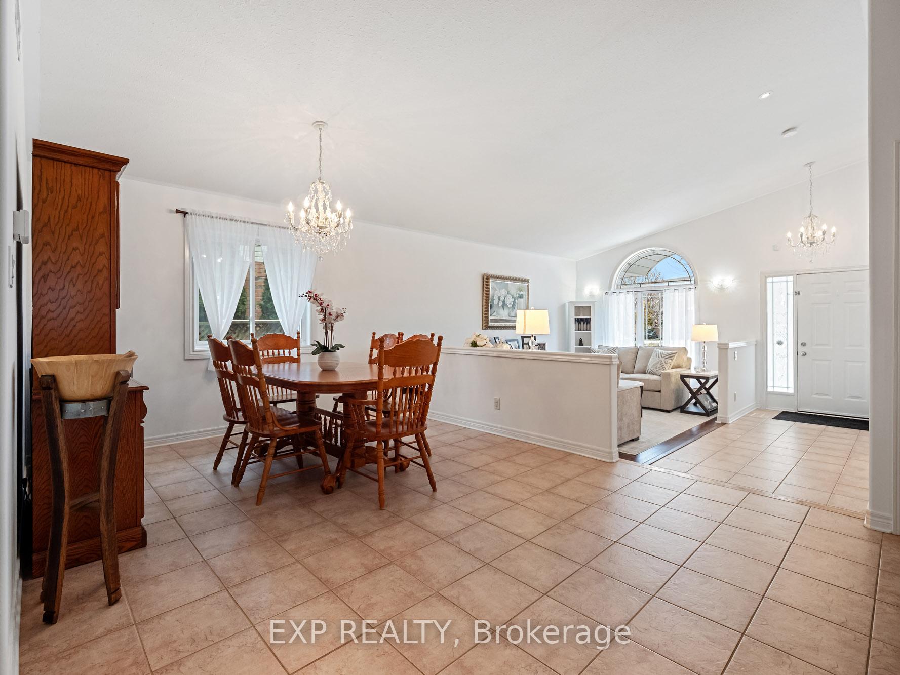 Photo 8 of 7090 Julie Drive, Niagara Falls, Forestview — HOMEH