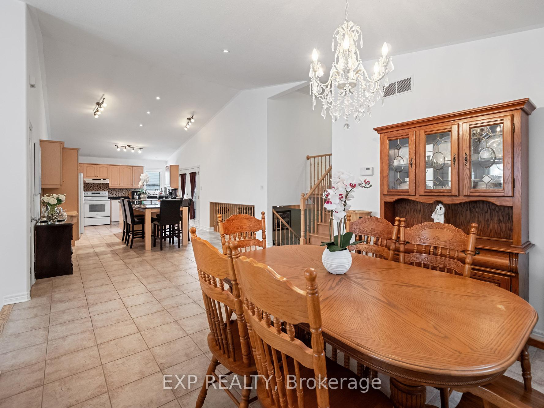 Photo 9 of 7090 Julie Drive, Niagara Falls, Forestview — HOMEH